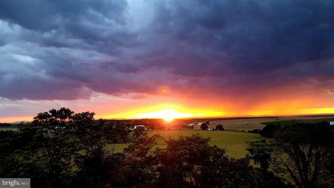 WHISPERING HILLS - Residential