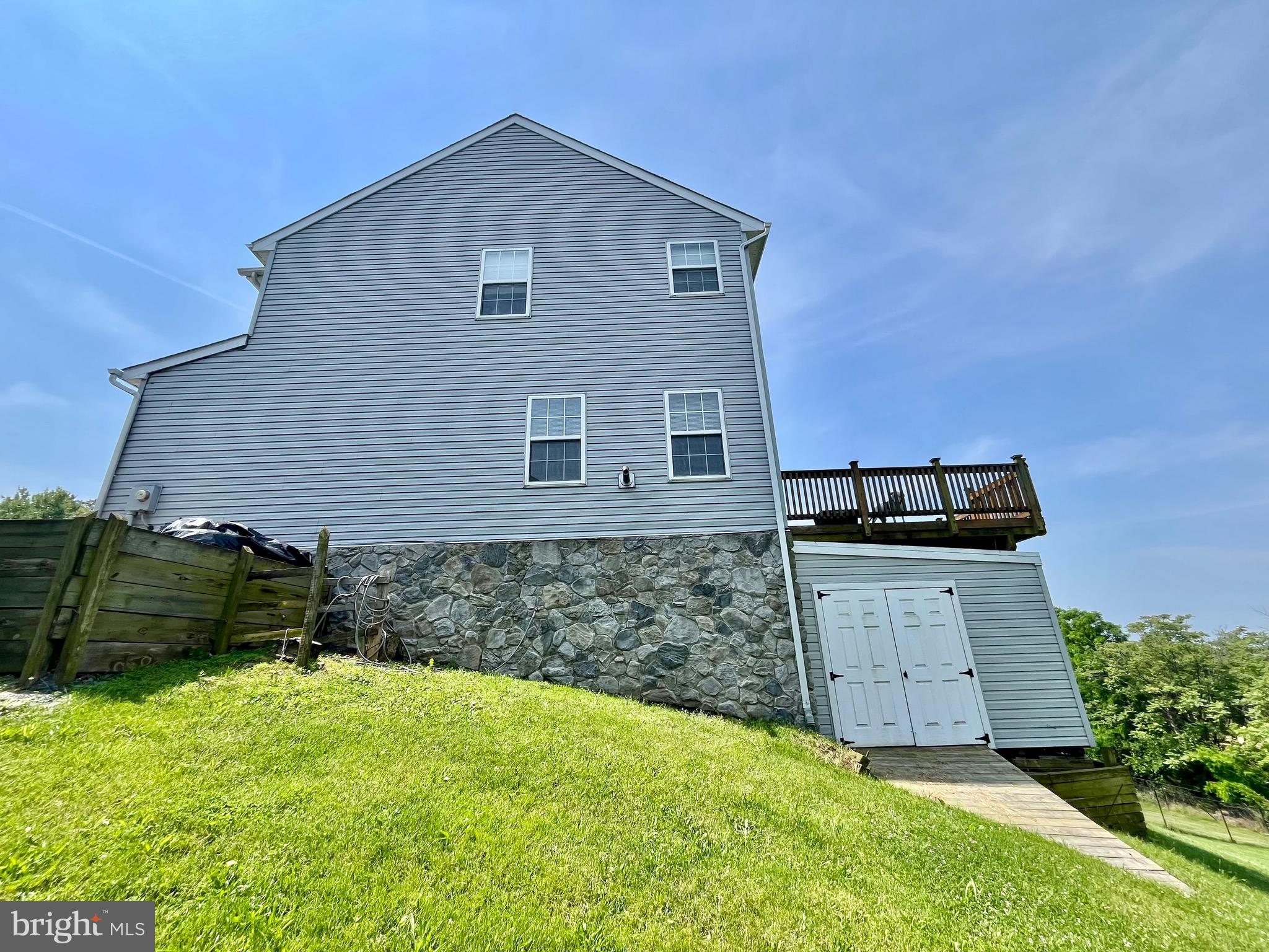 WHISPERING HILLS - Residential