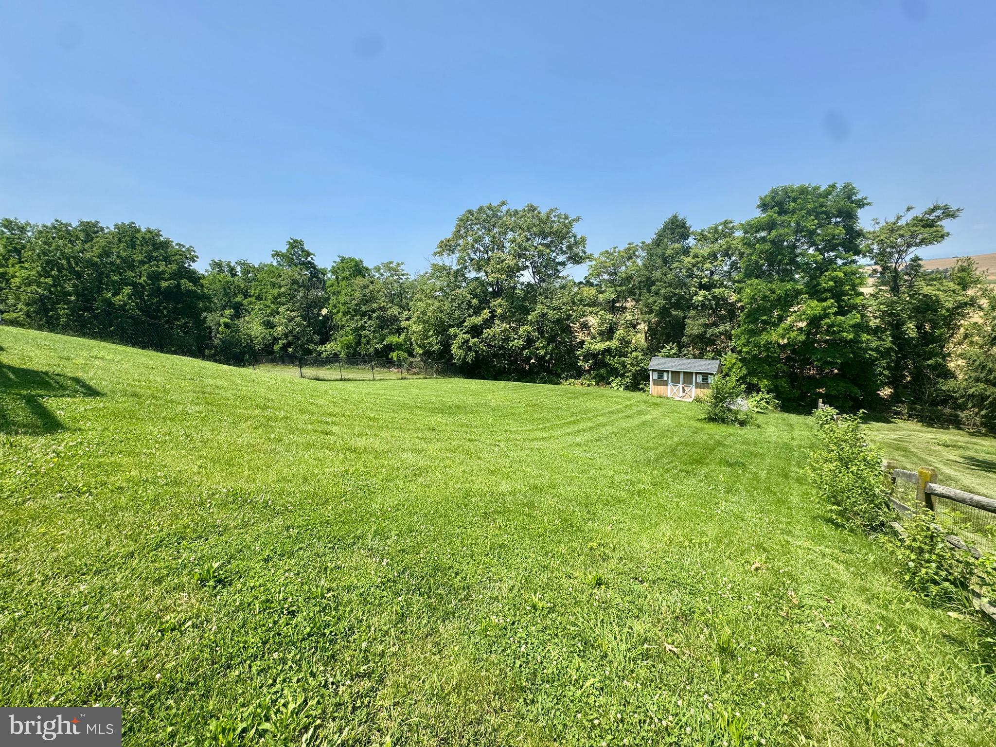 WHISPERING HILLS - Residential