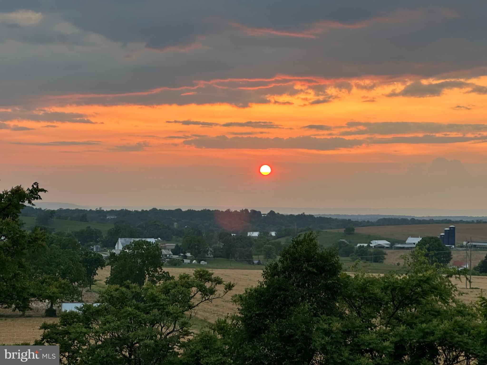WHISPERING HILLS - Residential
