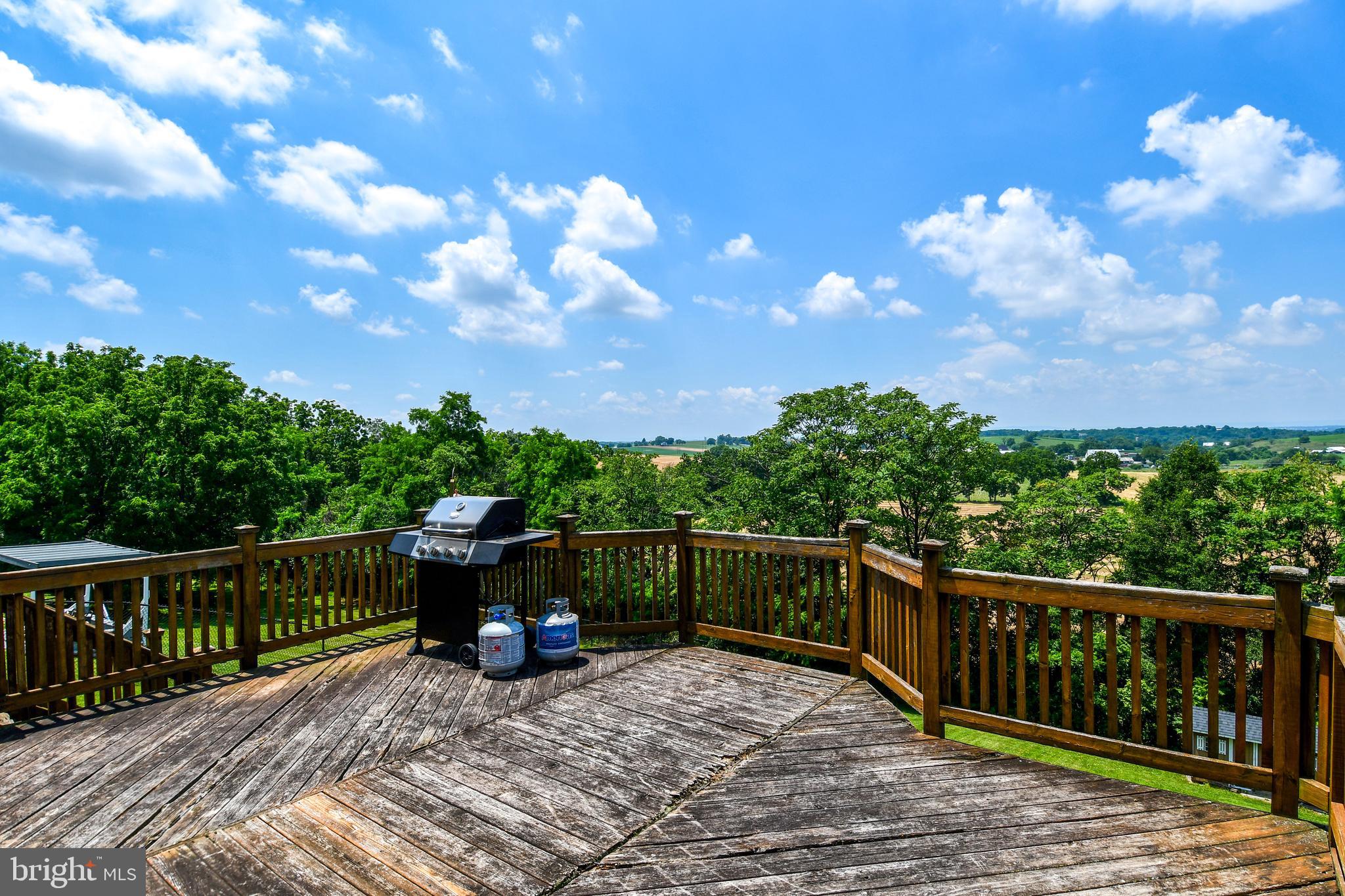 WHISPERING HILLS - Residential