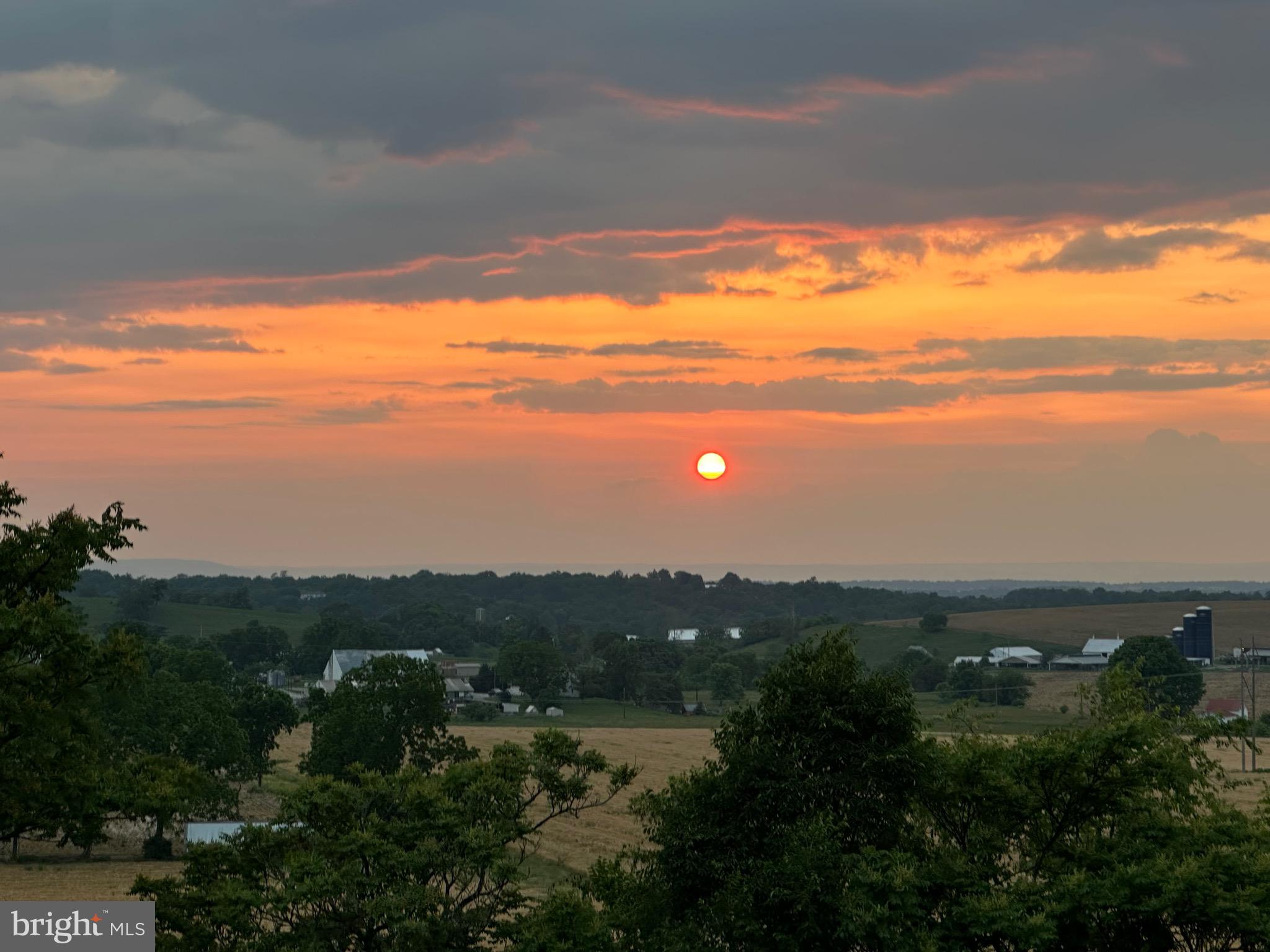 WHISPERING HILLS - Residential