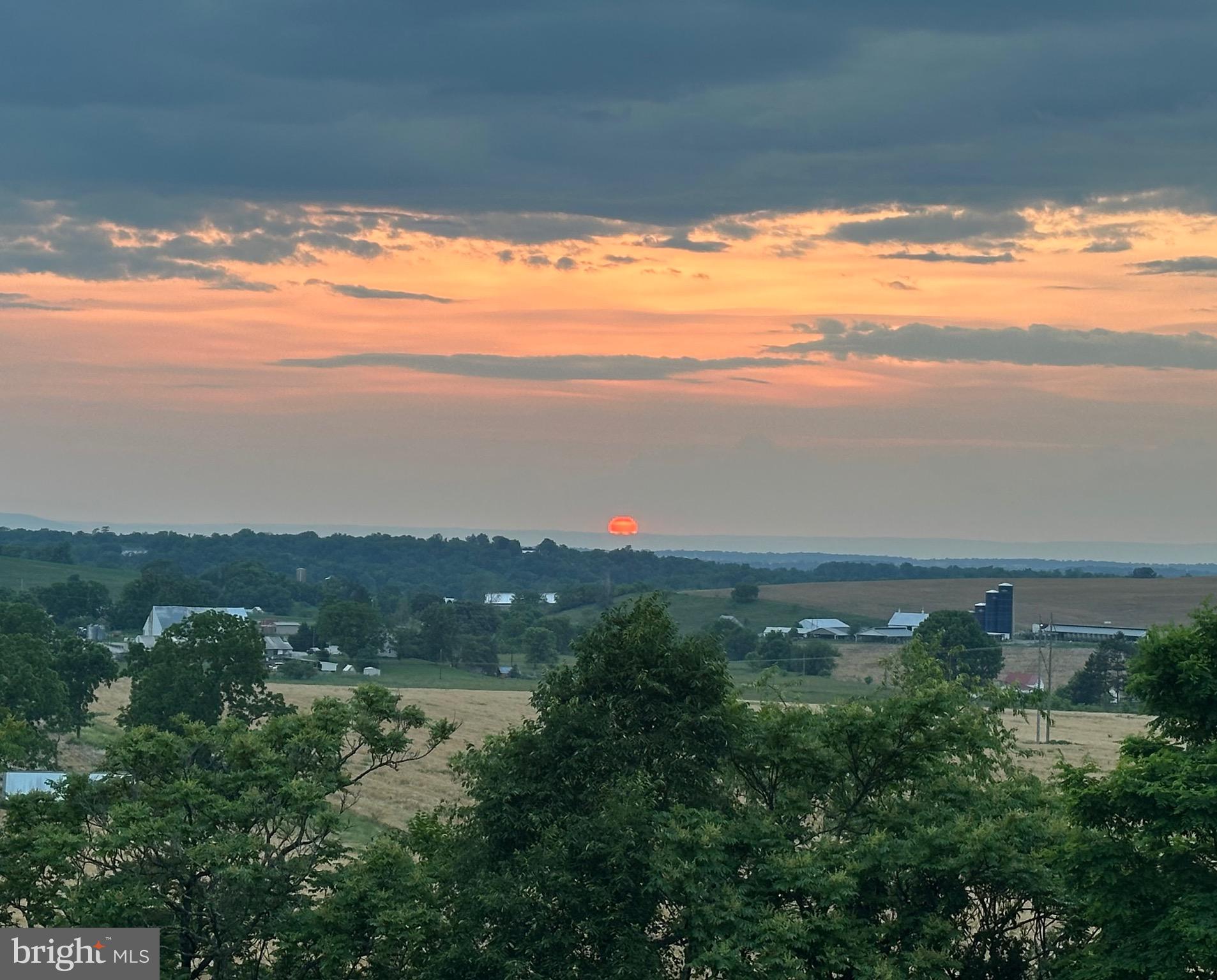 WHISPERING HILLS - Residential