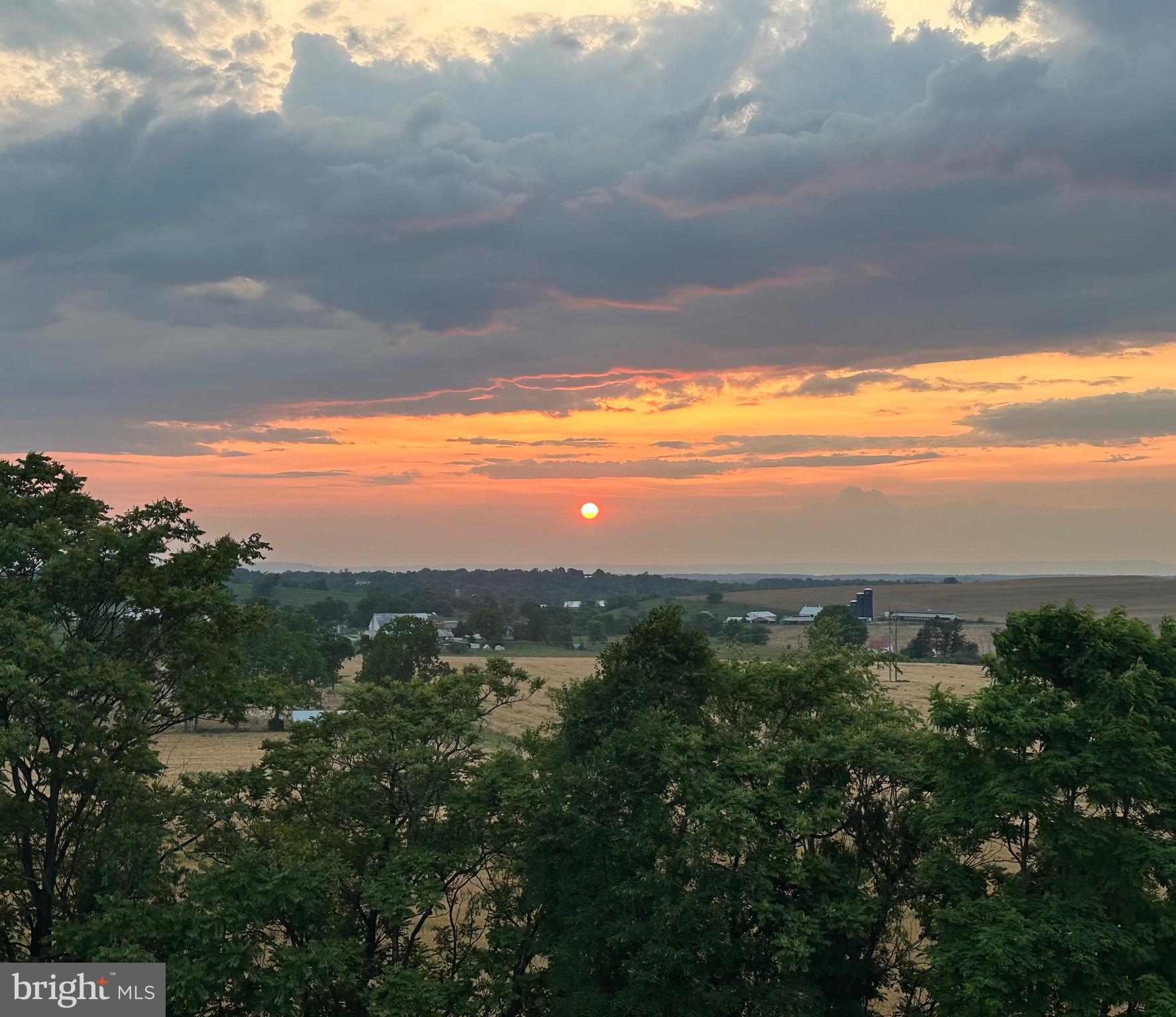 WHISPERING HILLS - Residential