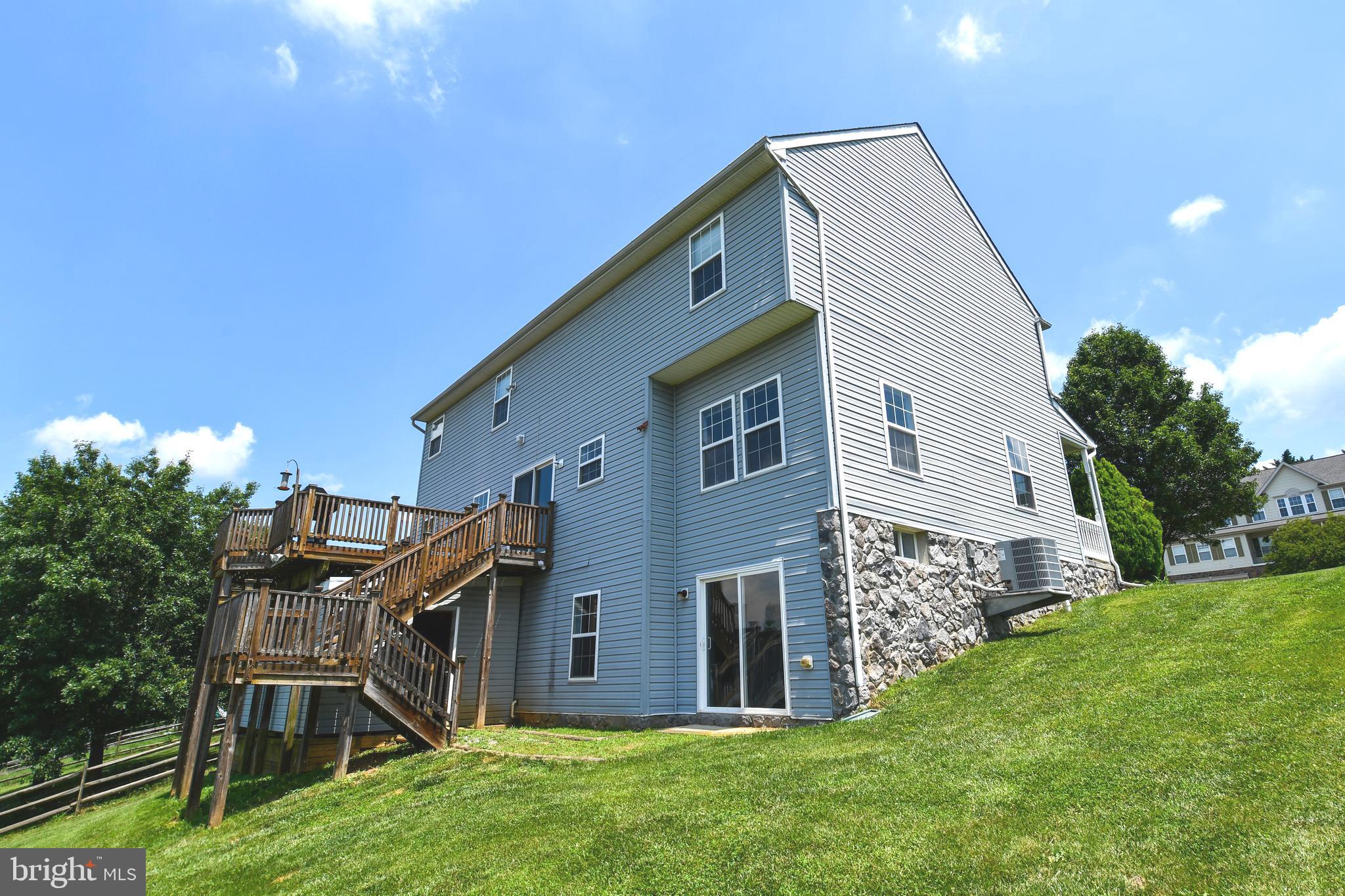 WHISPERING HILLS - Residential