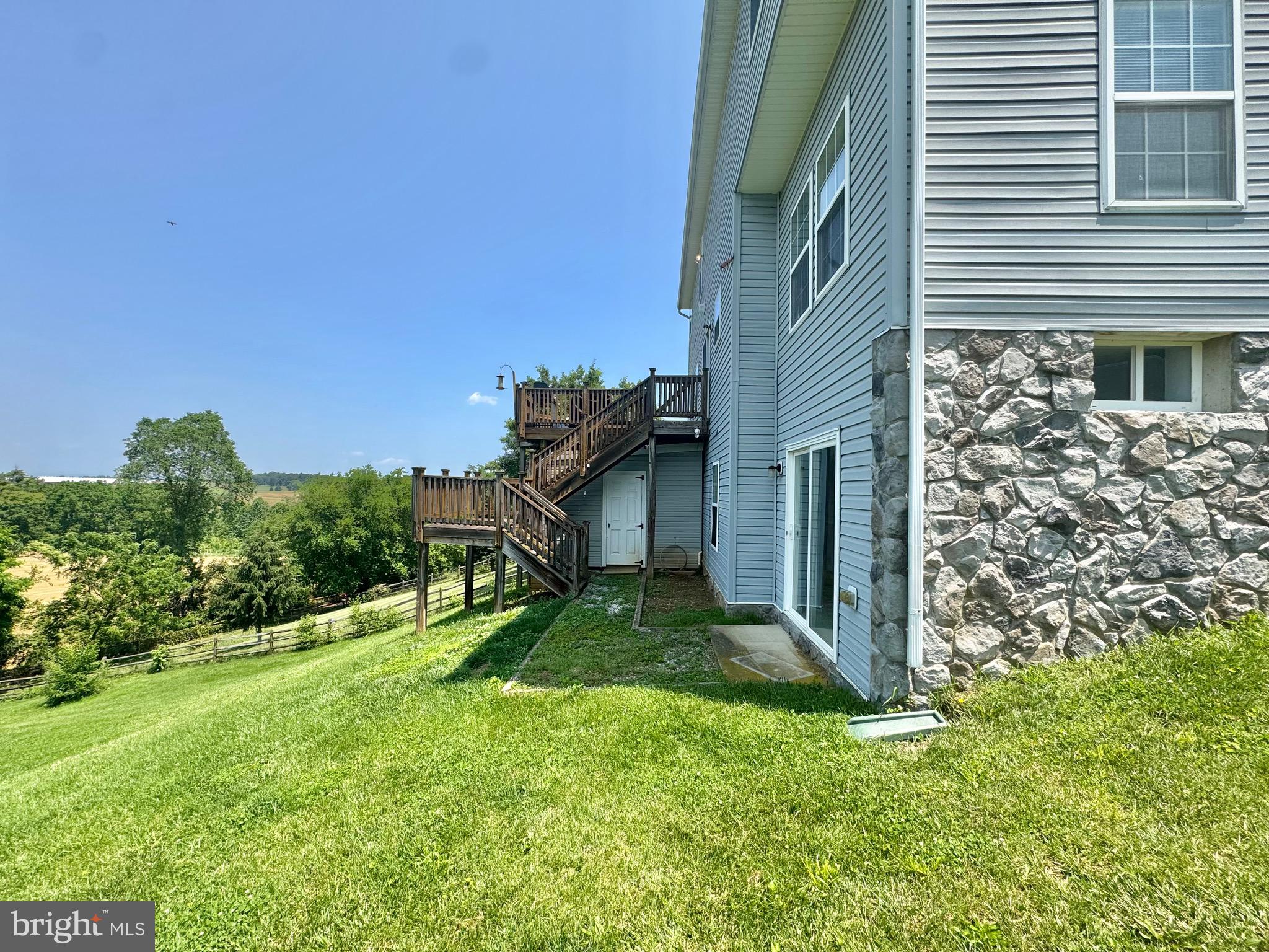 WHISPERING HILLS - Residential