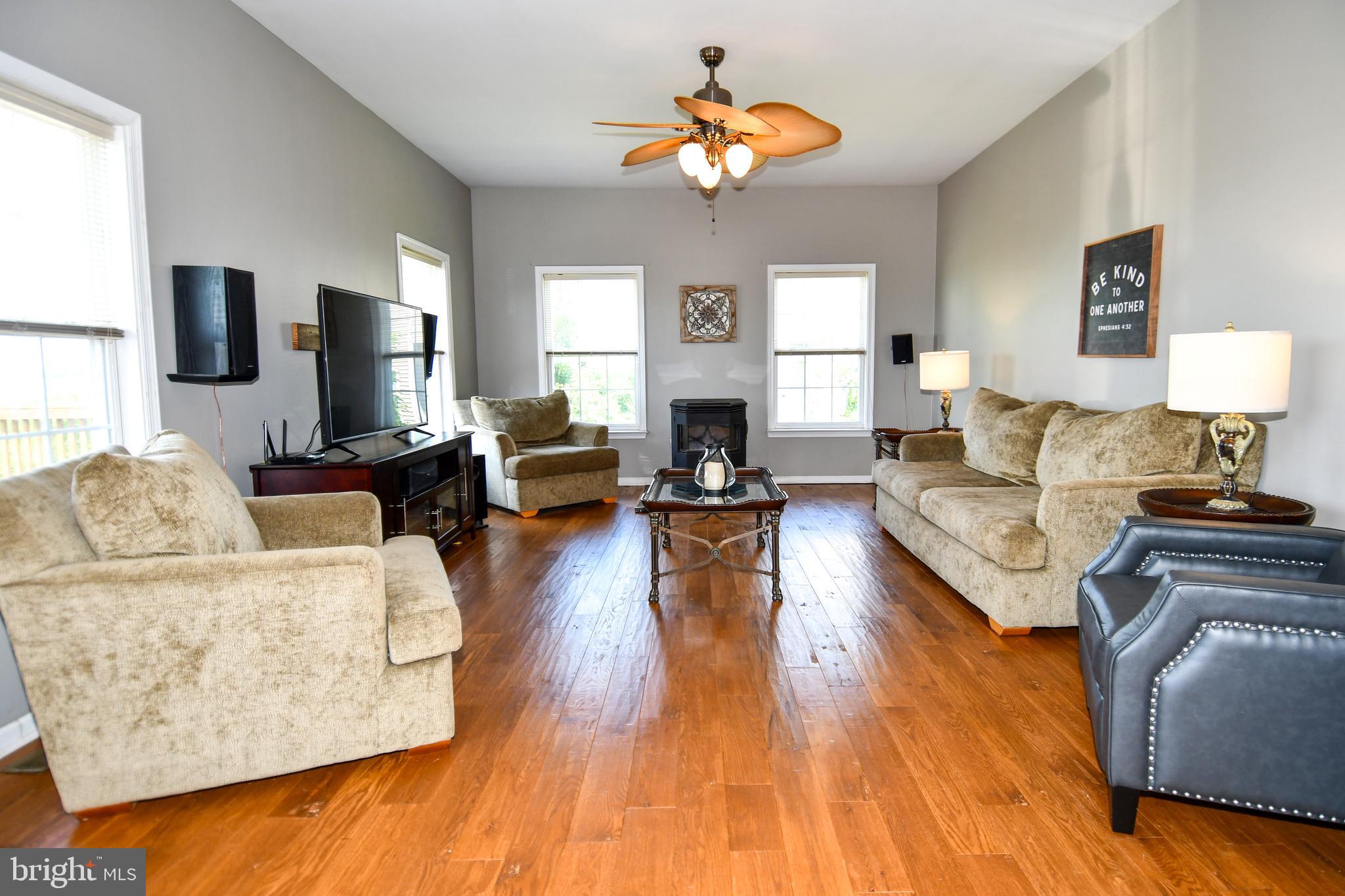 WHISPERING HILLS - Residential