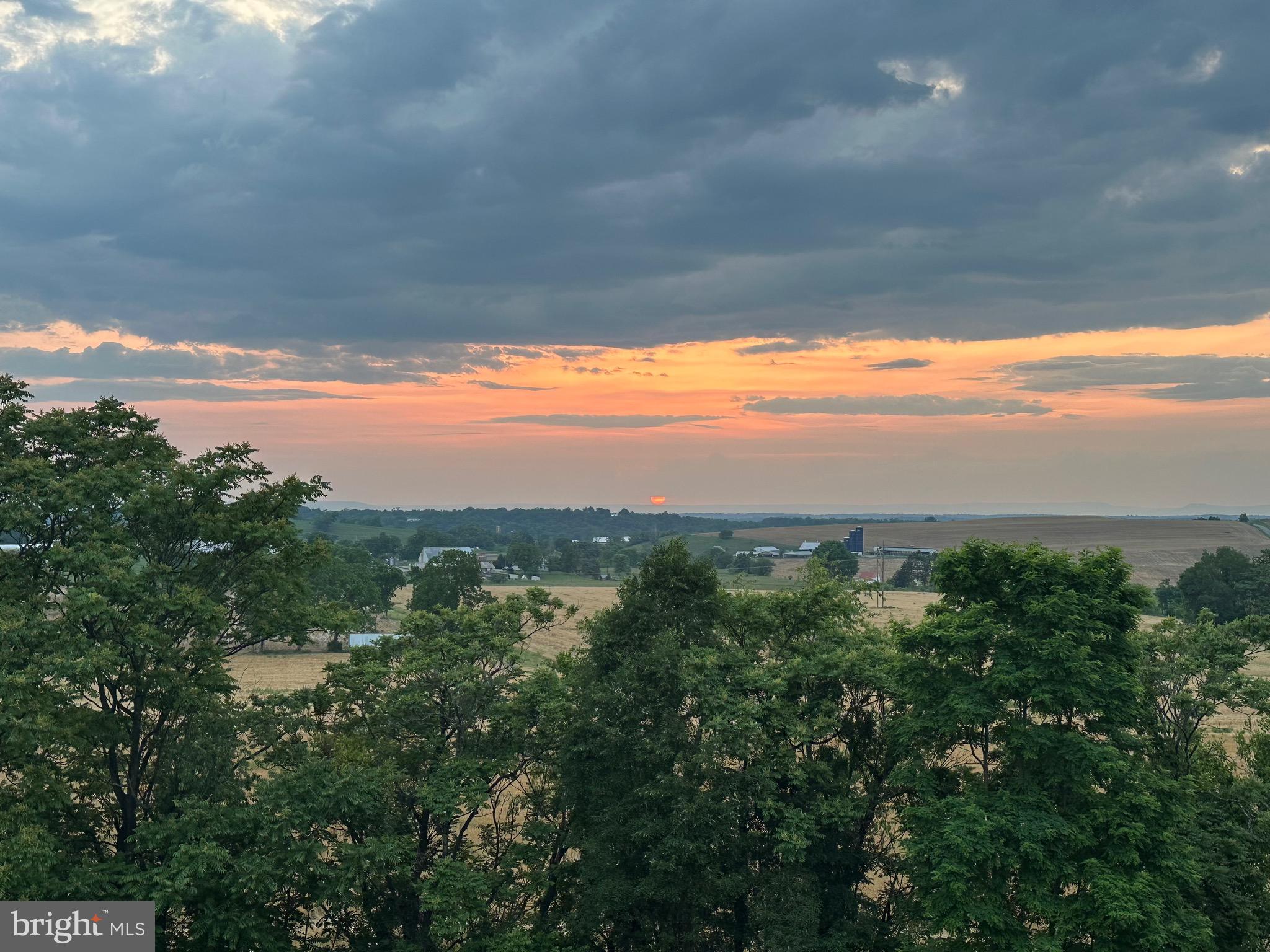 WHISPERING HILLS - Residential