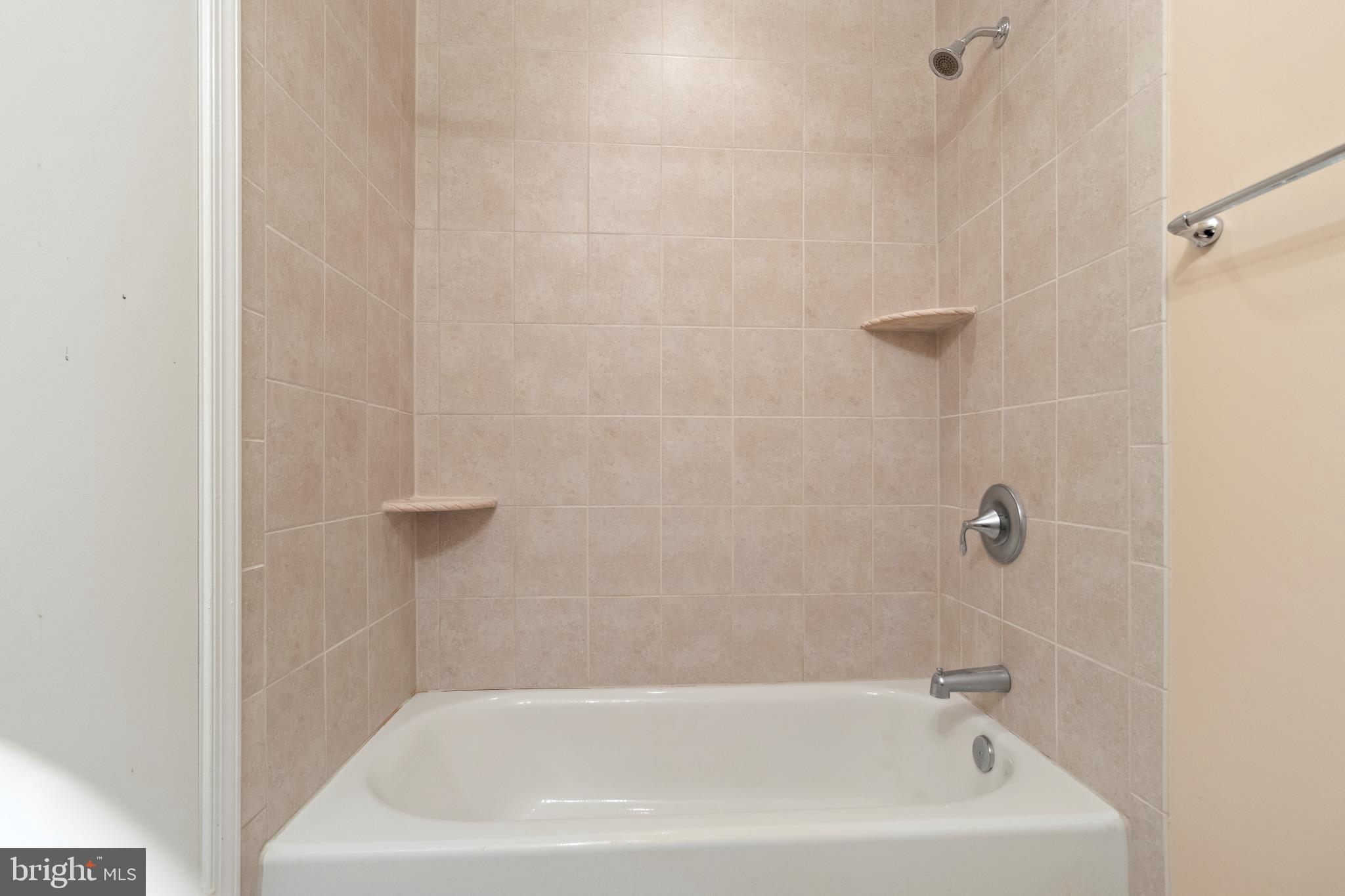 SNOWDEN OAKS - Residential