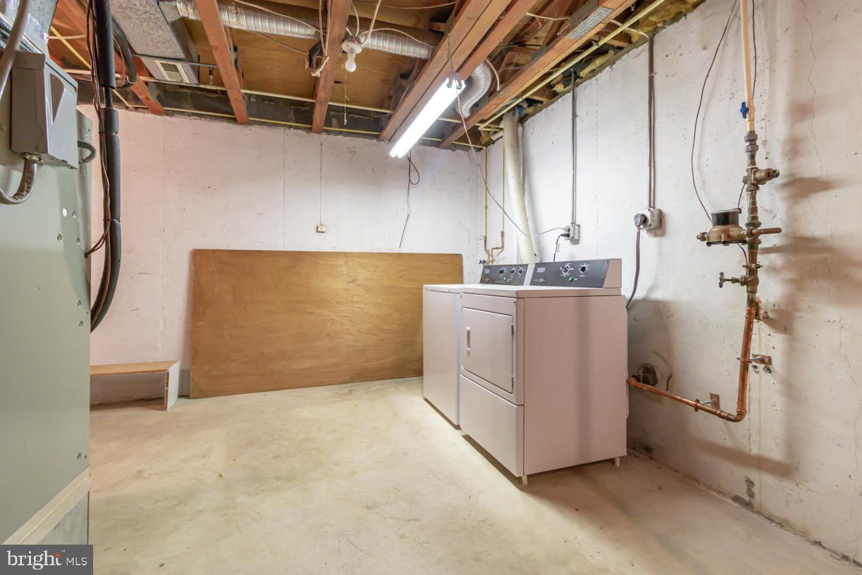 SNOWDEN OAKS - Residential