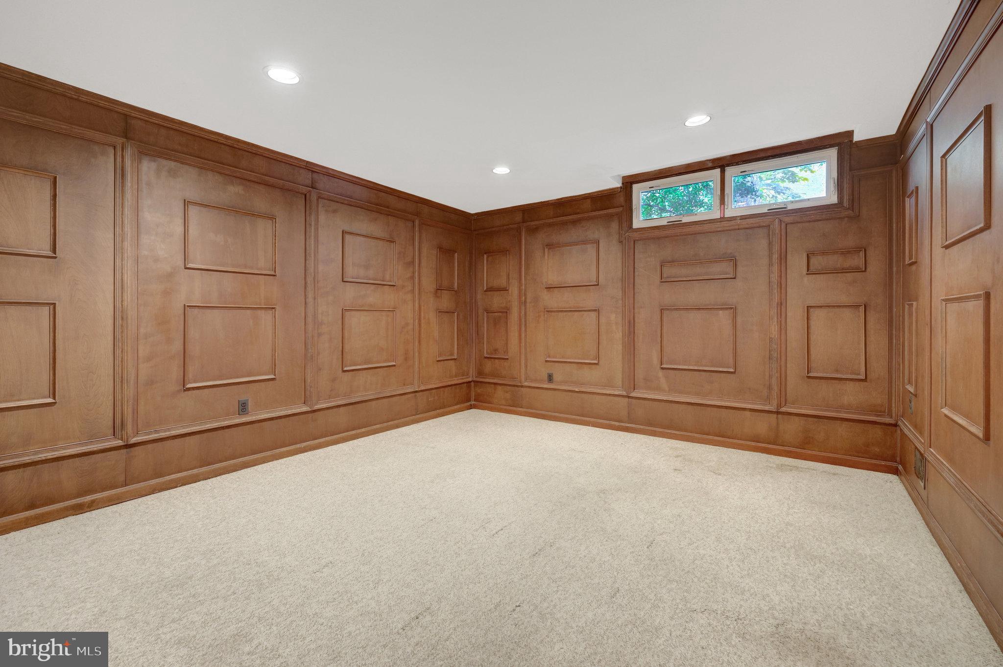 CHAIN BRIDGE WOODS - Residential