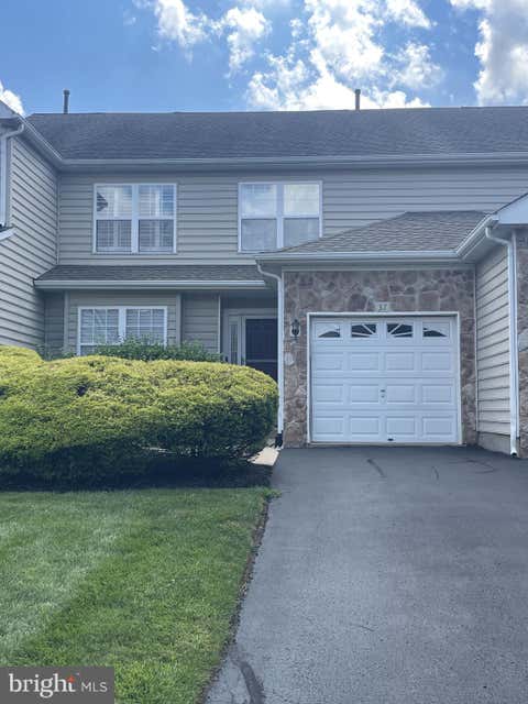 Townhouse For Rent - 37 Palmer Drive<br/> Burlington County, MOORESTOWN, NJ 08057