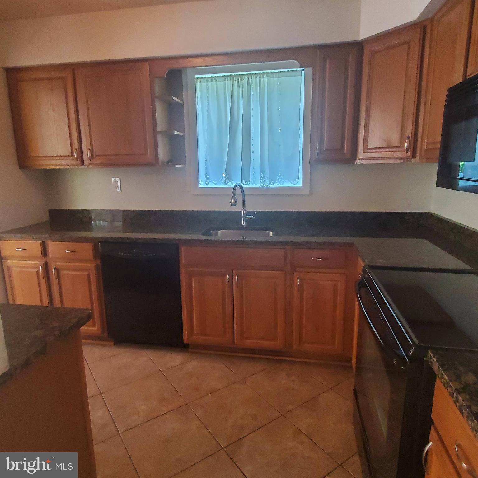 MARLBOROUGH CONDOMINIUM - Residential Lease