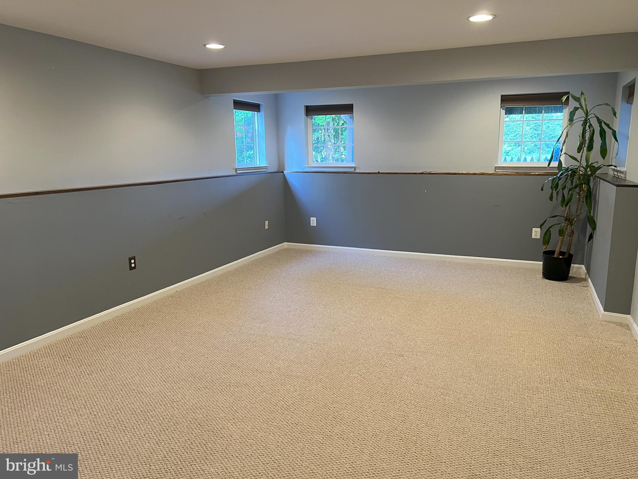 SOUTH RIDING - Residential Lease