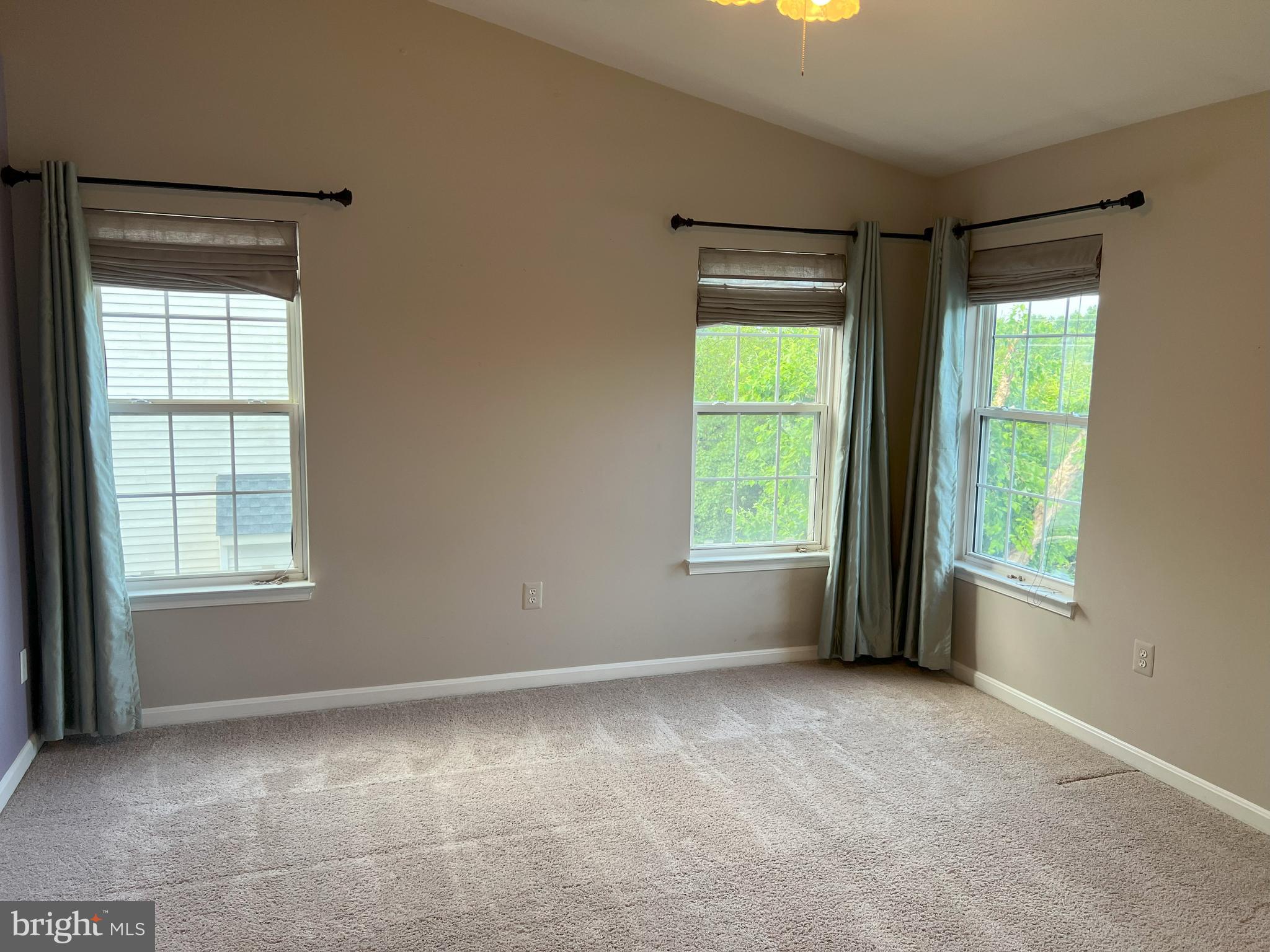 SOUTH RIDING - Residential Lease