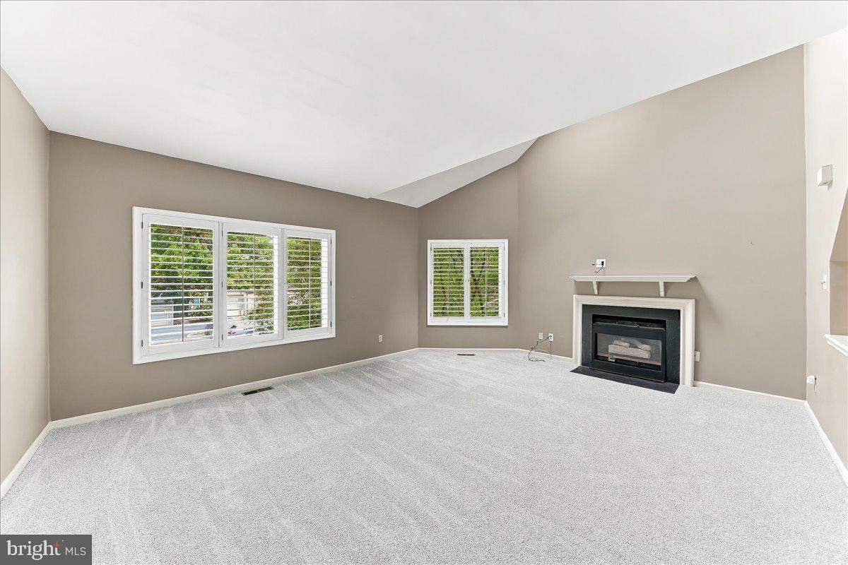 400 WOODED WAY
