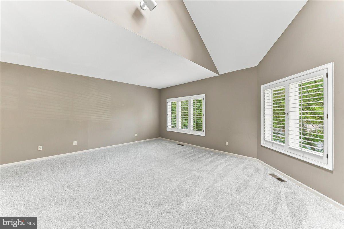 400 WOODED WAY