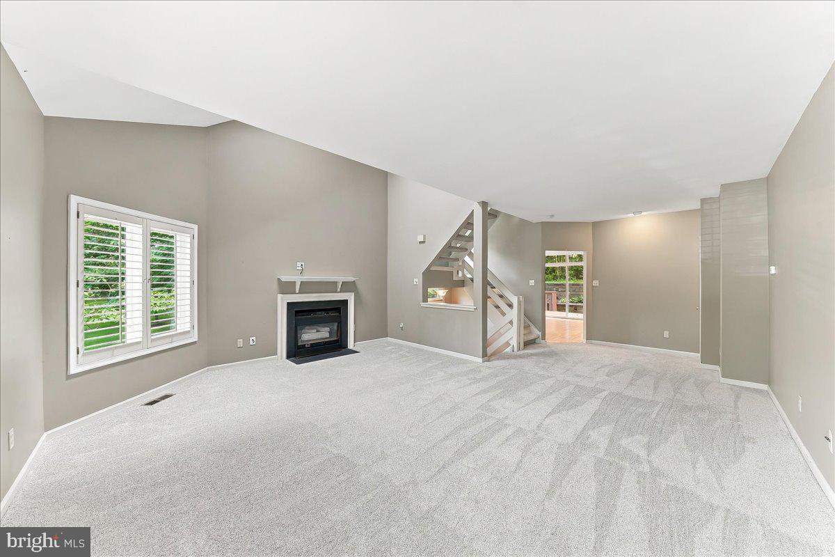 400 WOODED WAY