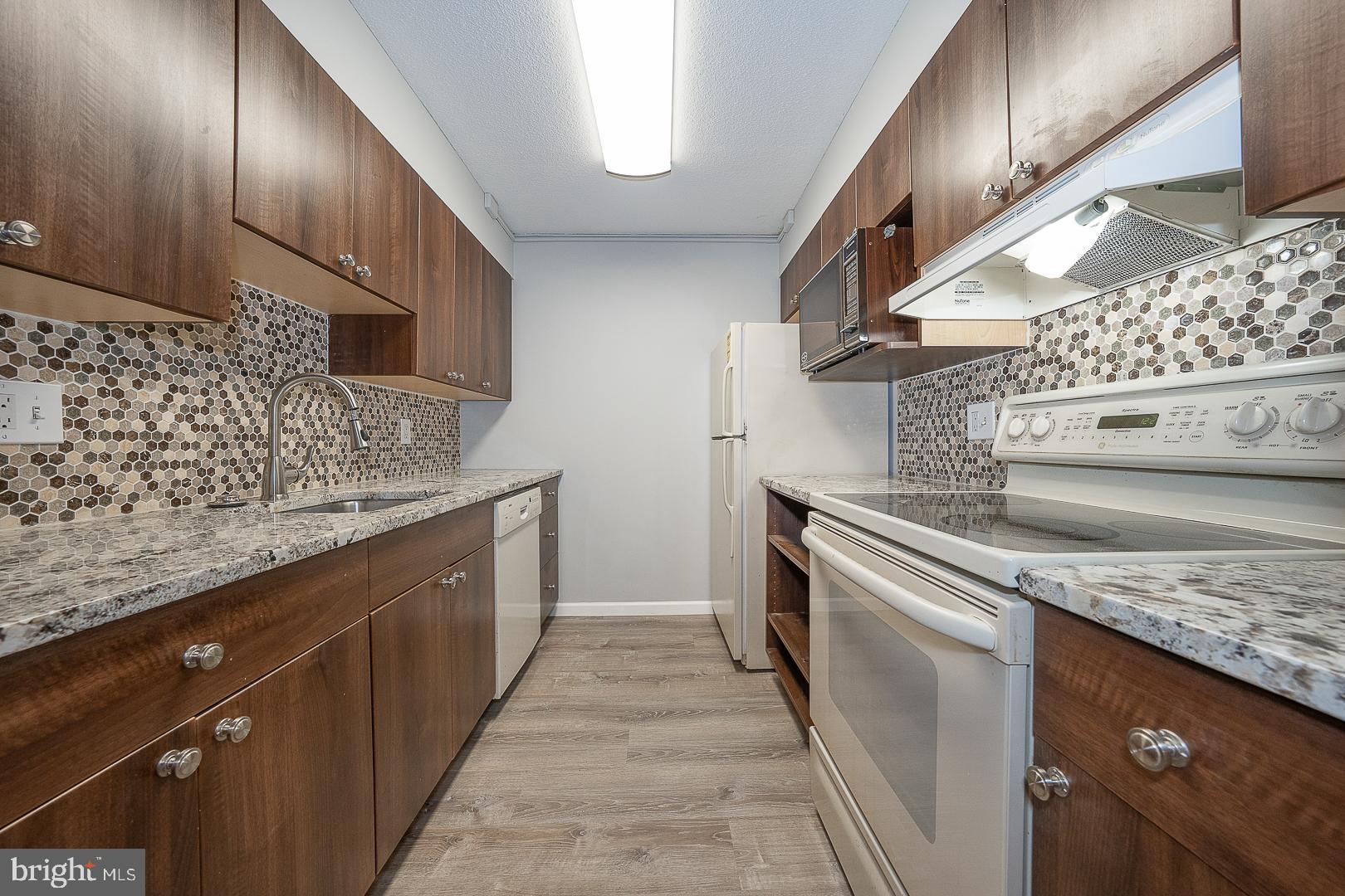 1420 LOCUST STREET 00 7E