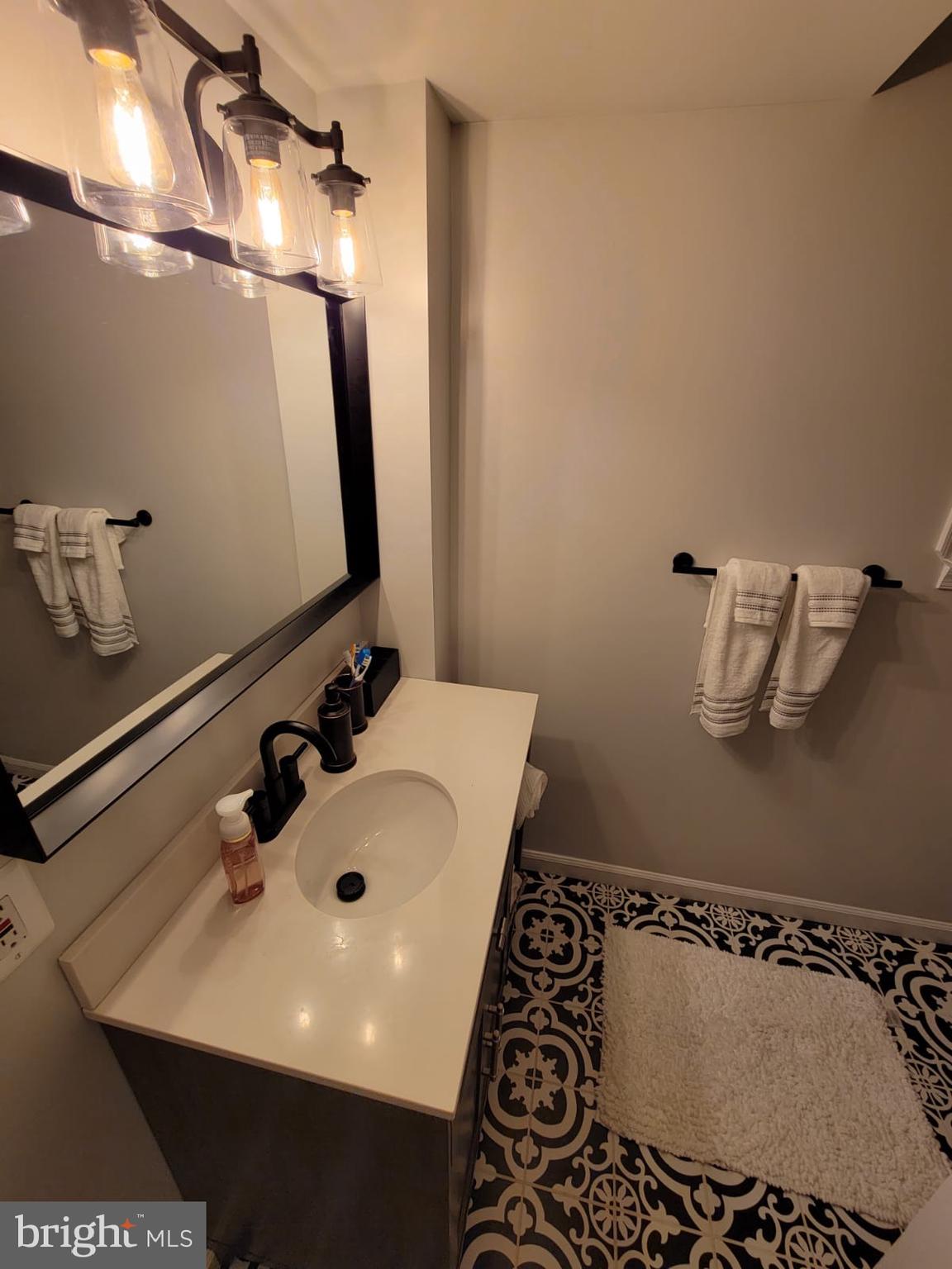 PENNYTON ESTATES - Residential Lease