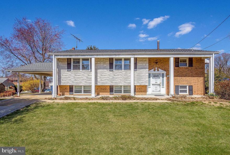 Find yourself a new home today! This spacious home is nestled on a peaceful street in the heart of Clinton close to Route 5 and access to nearby stores and restaurants. There are 3 bedrooms upstairs and one large room downstairs. The basement has been outfitted with a nice bar and living room downstairs  that is perfect for entertaining.  Recent updates include renovated restrooms, new carpet and countertops. Call helpful agent today for a showing- owner RE agent.