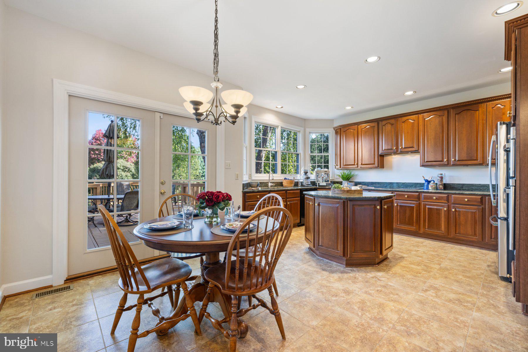 WINDY KNOLLS - Residential