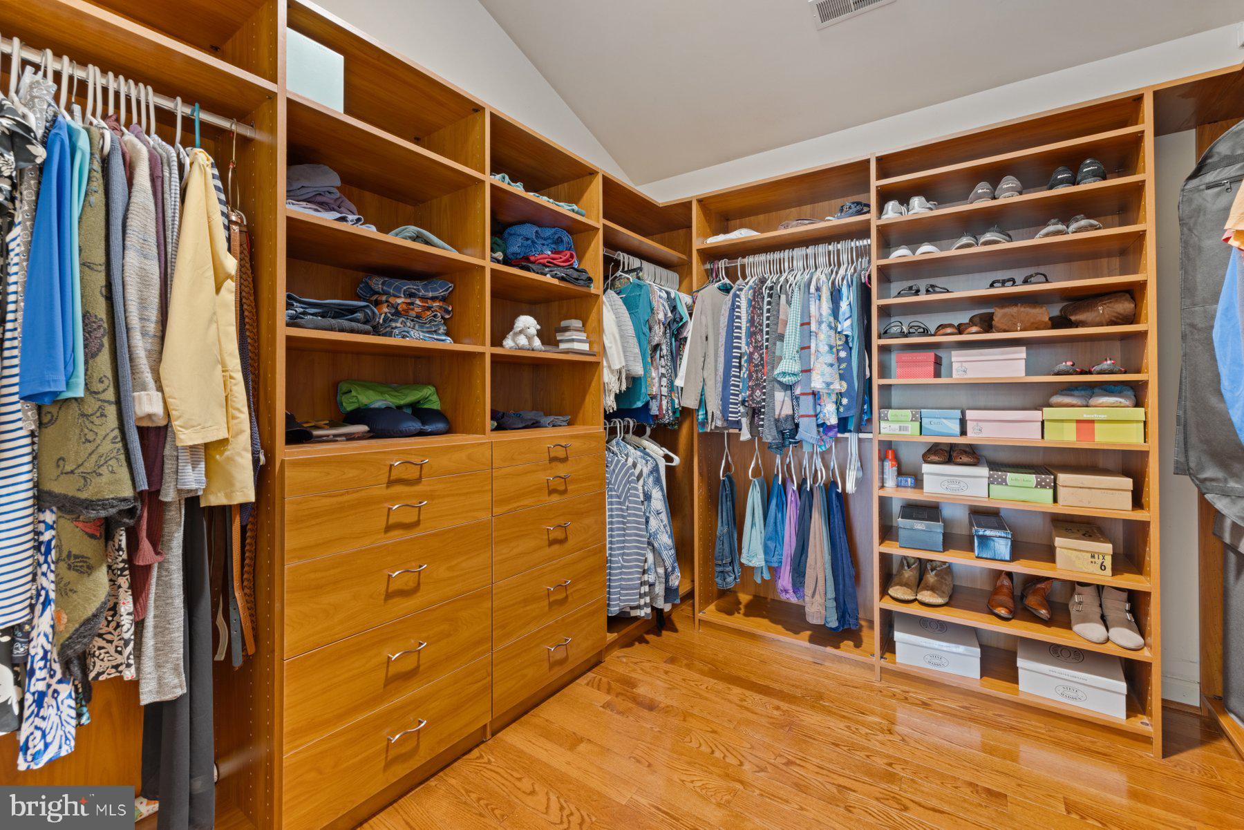 WINDY KNOLLS - Residential