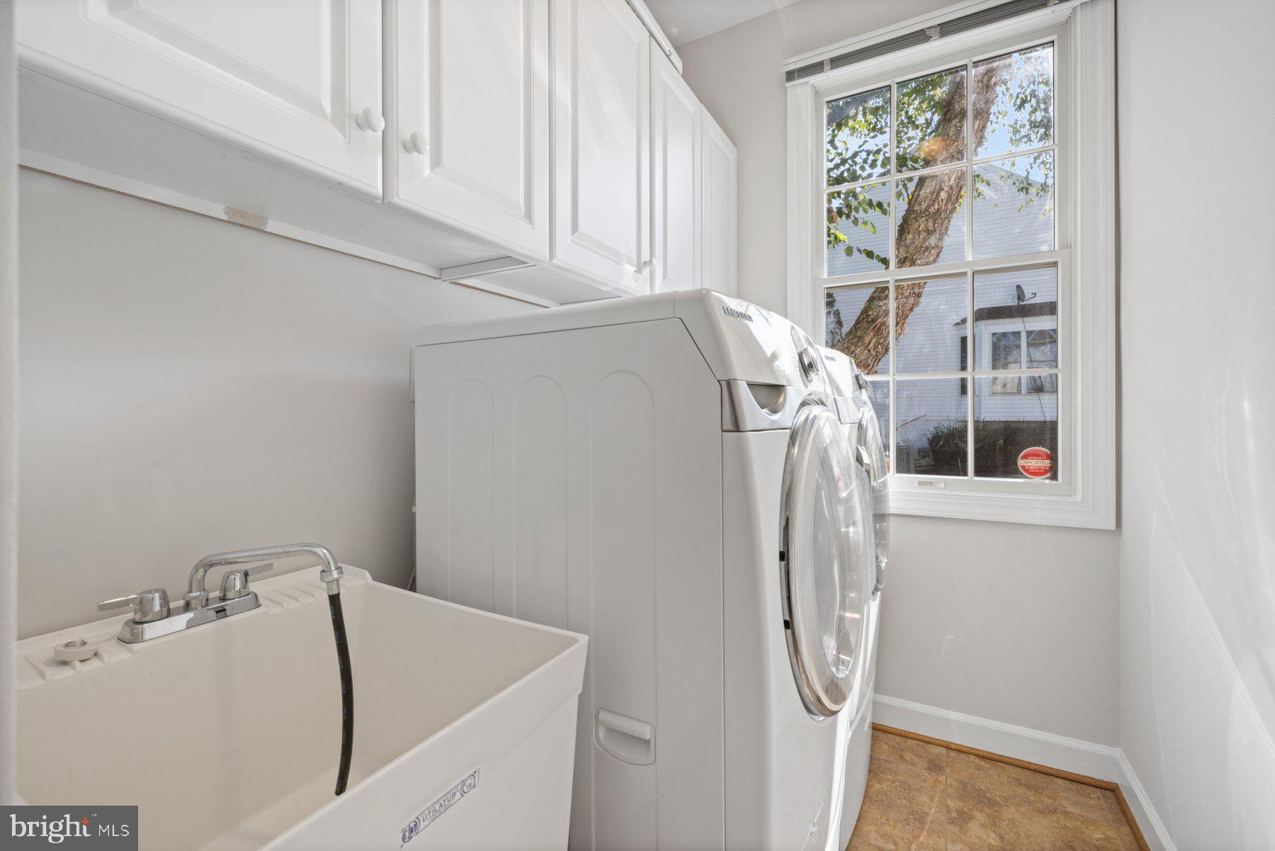 WINDY KNOLLS - Residential