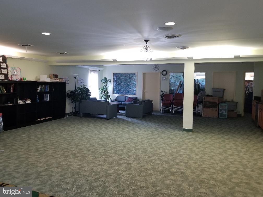 DEMOCRACY SQUARE BUS CTR - Commercial Lease