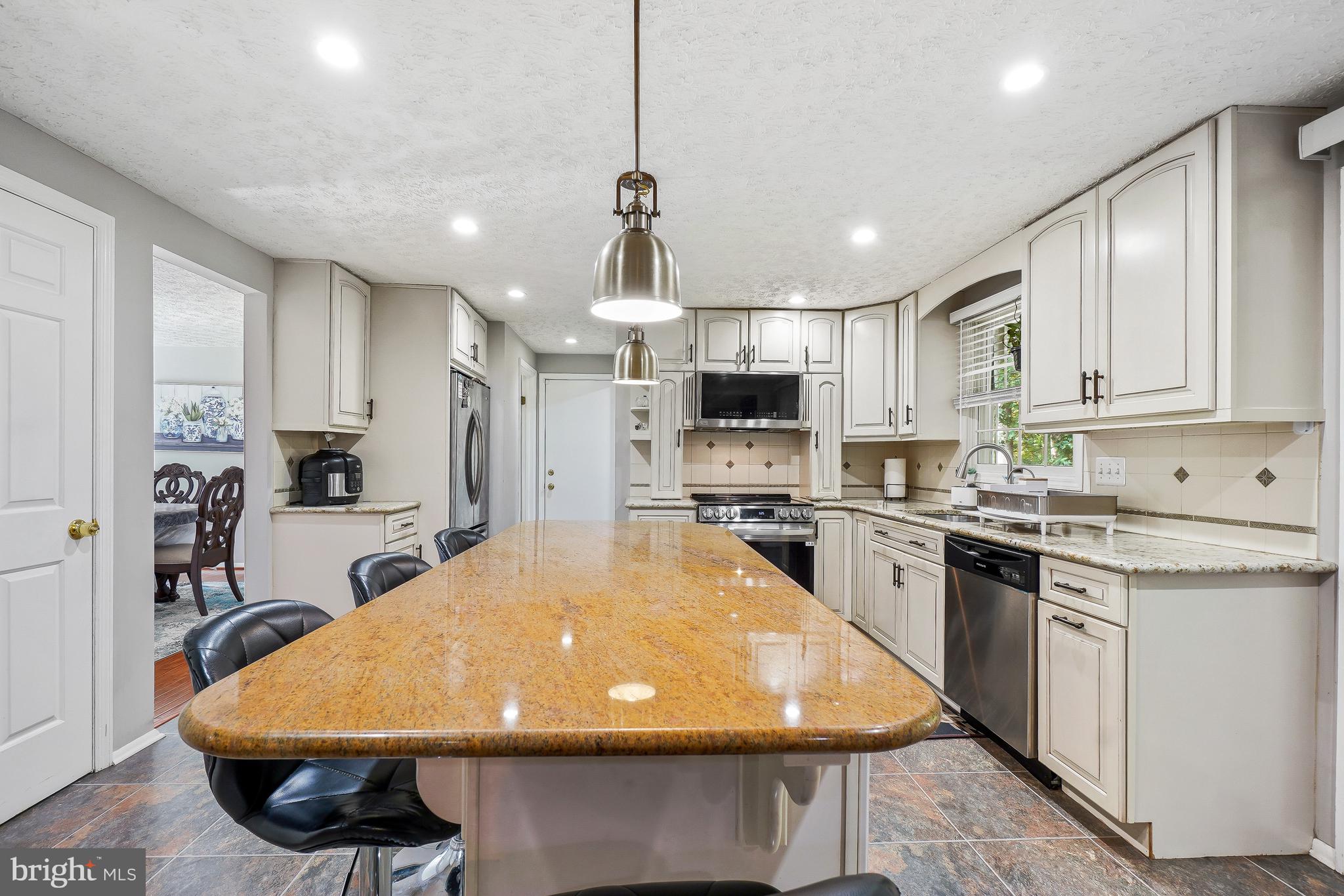 1341 CROCKETT LANE
