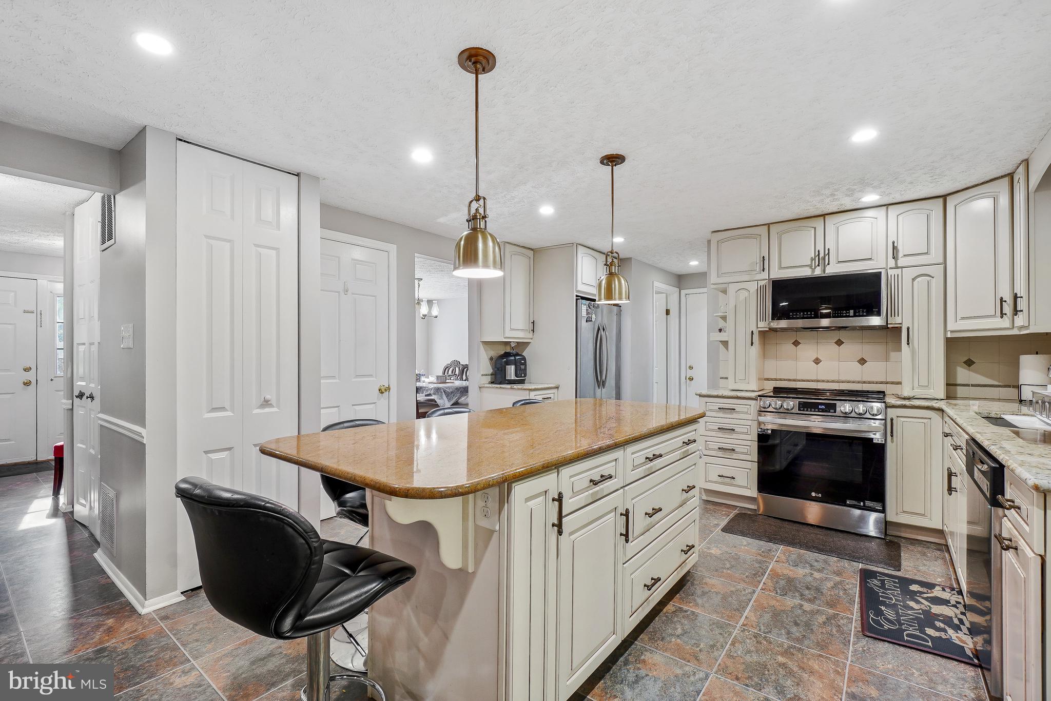 1341 CROCKETT LANE