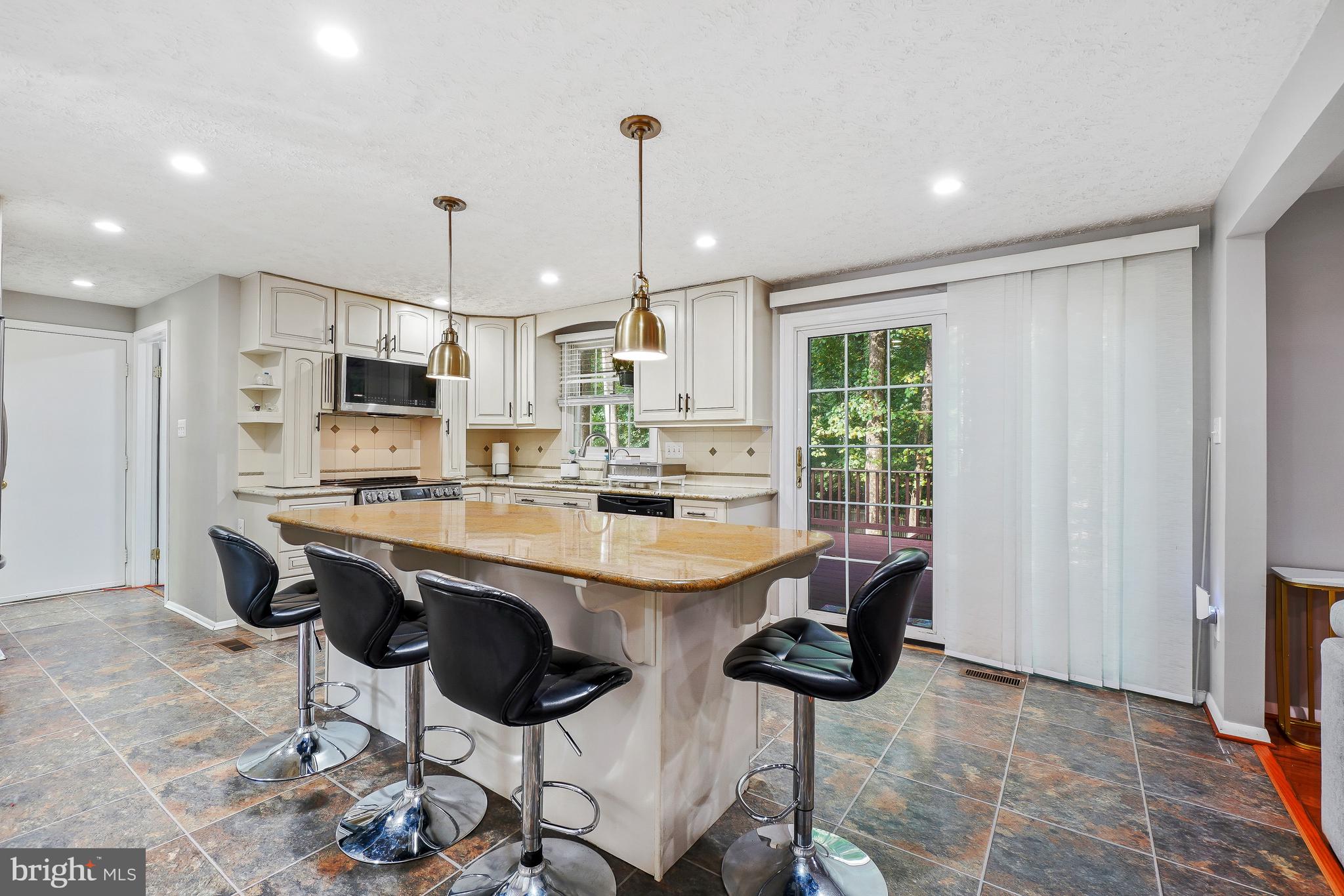 1341 CROCKETT LANE