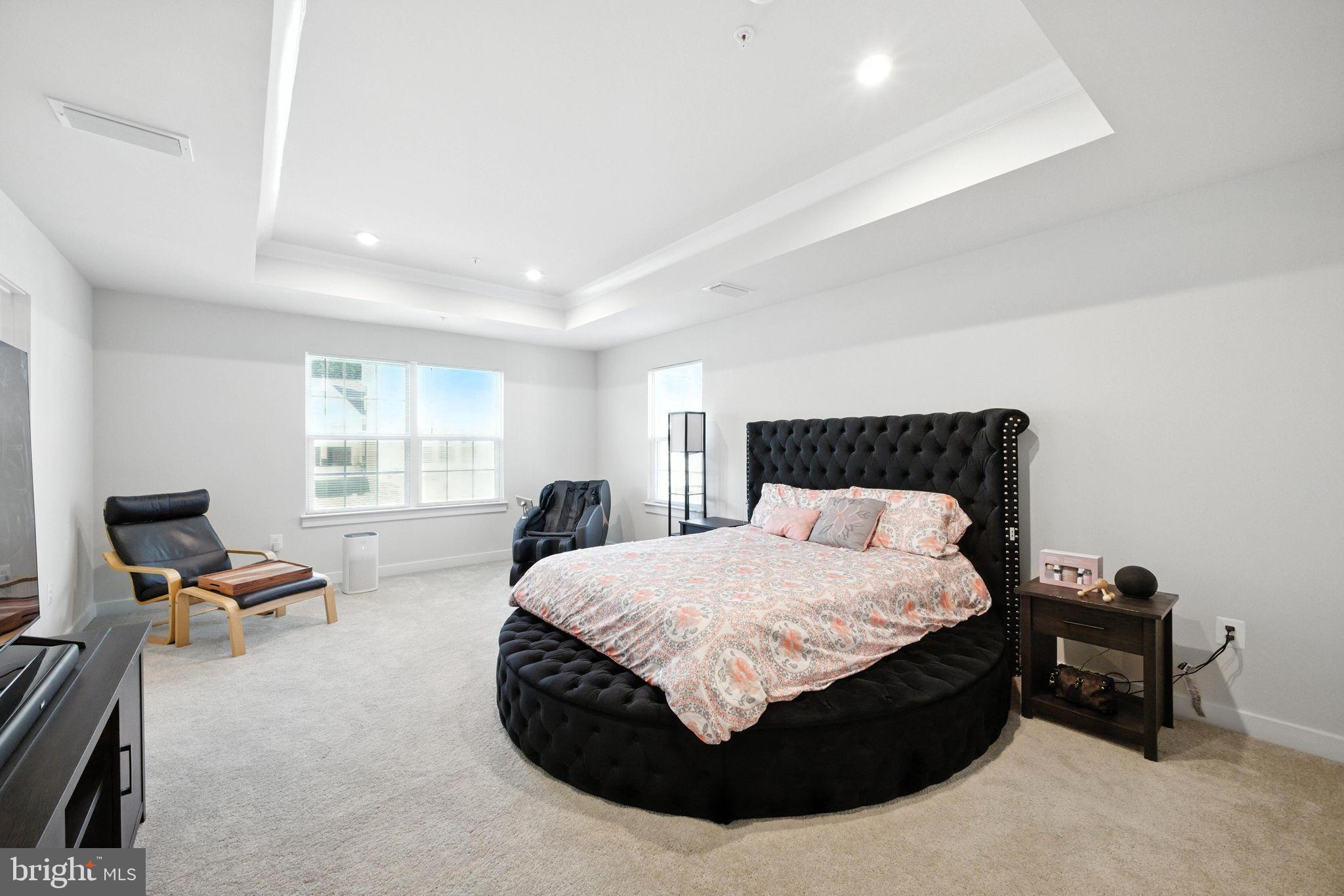 SOUTH LAKE - Residential