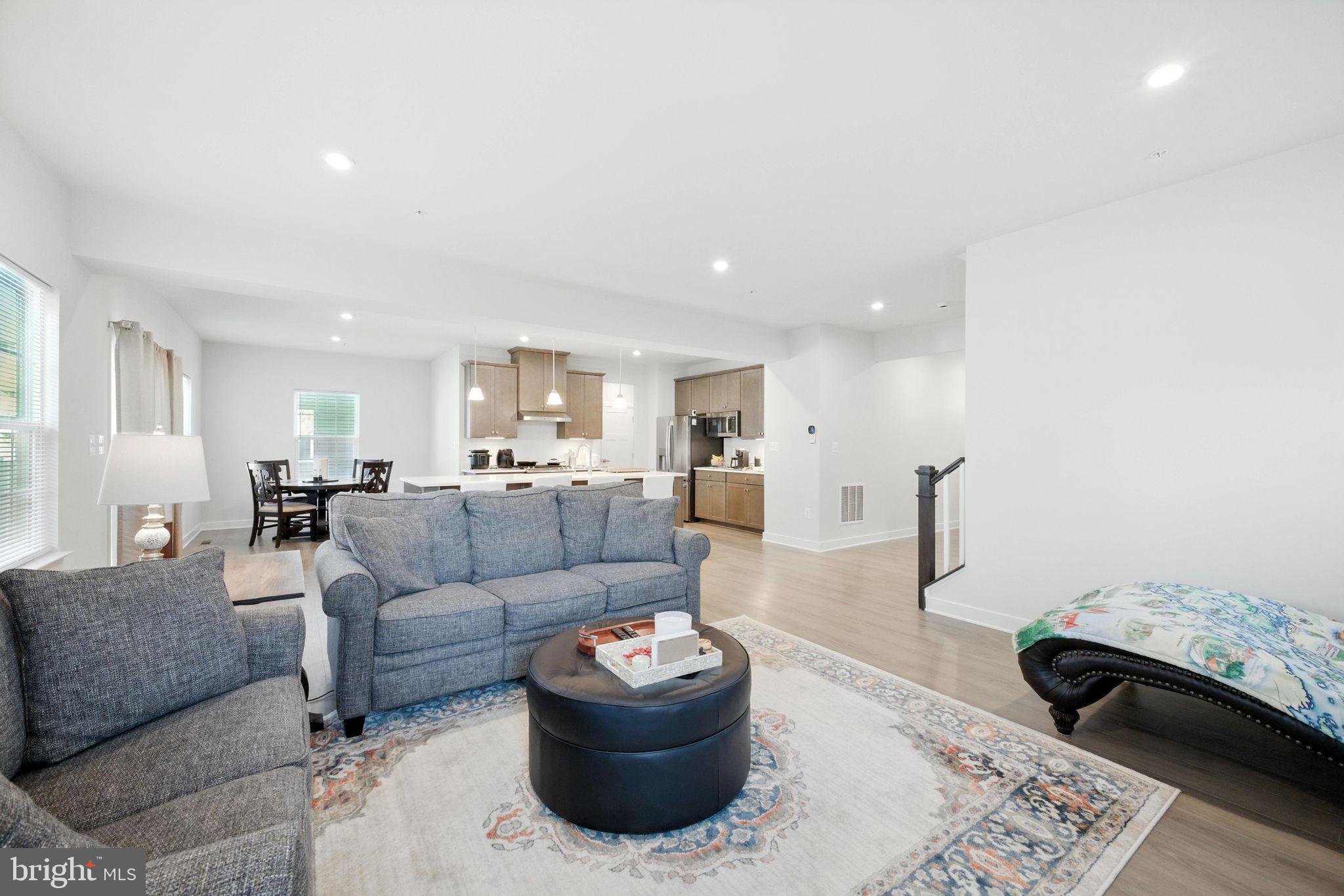 SOUTH LAKE - Residential