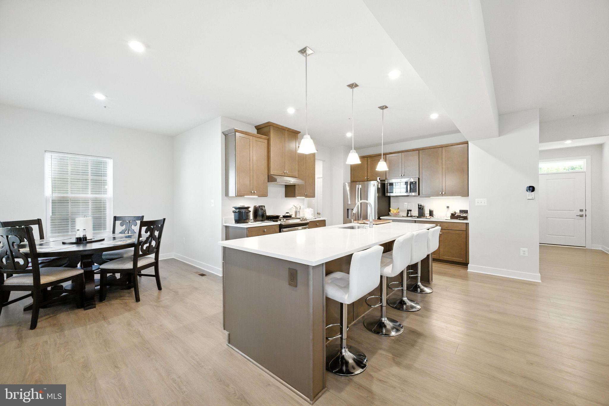 SOUTH LAKE - Residential