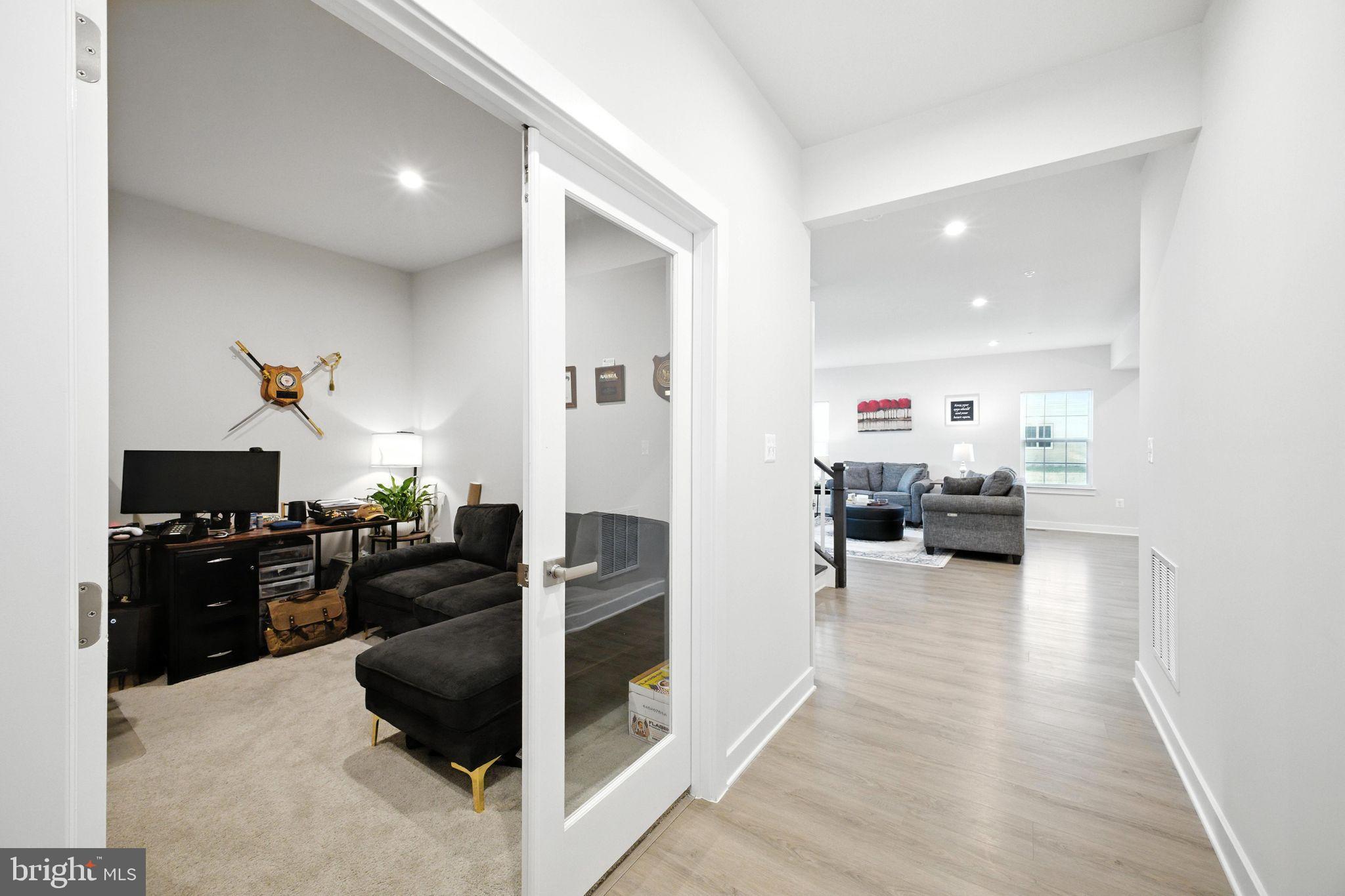 SOUTH LAKE - Residential