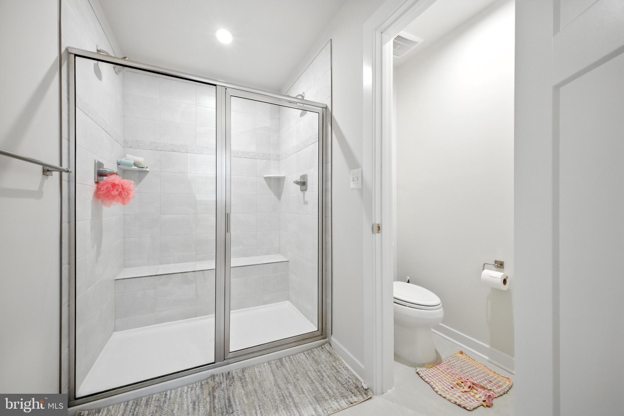 SOUTH LAKE - Residential