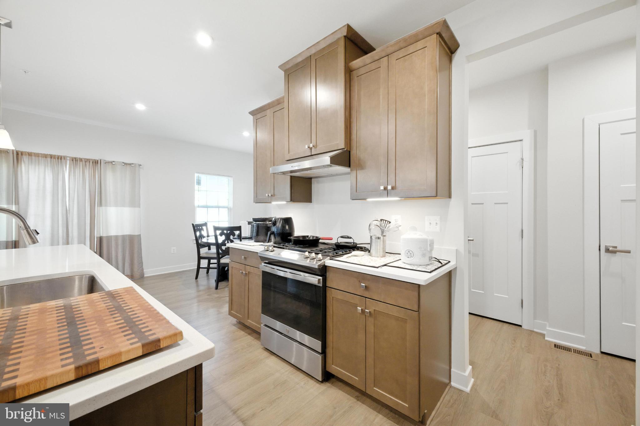 SOUTH LAKE - Residential