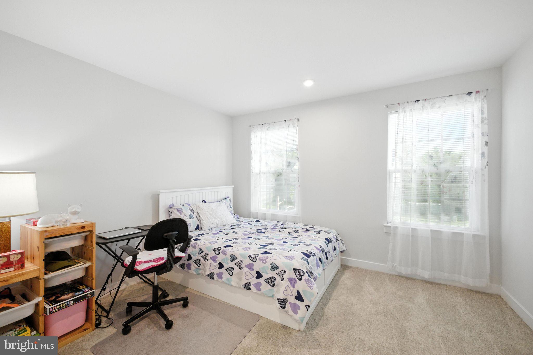 SOUTH LAKE - Residential