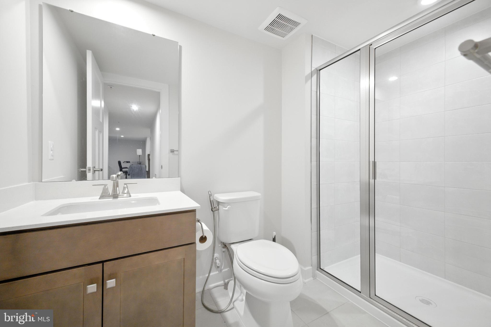 SOUTH LAKE - Residential