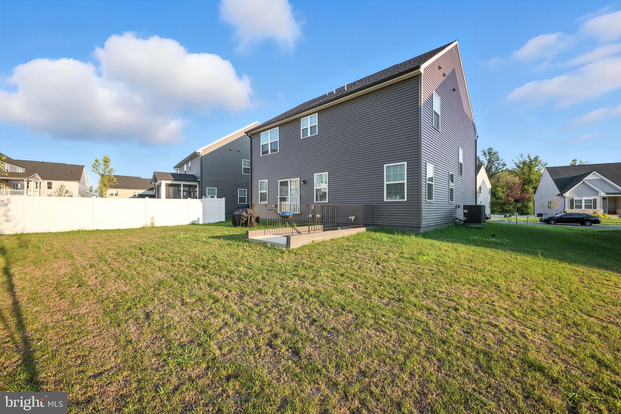 SOUTH LAKE - Residential