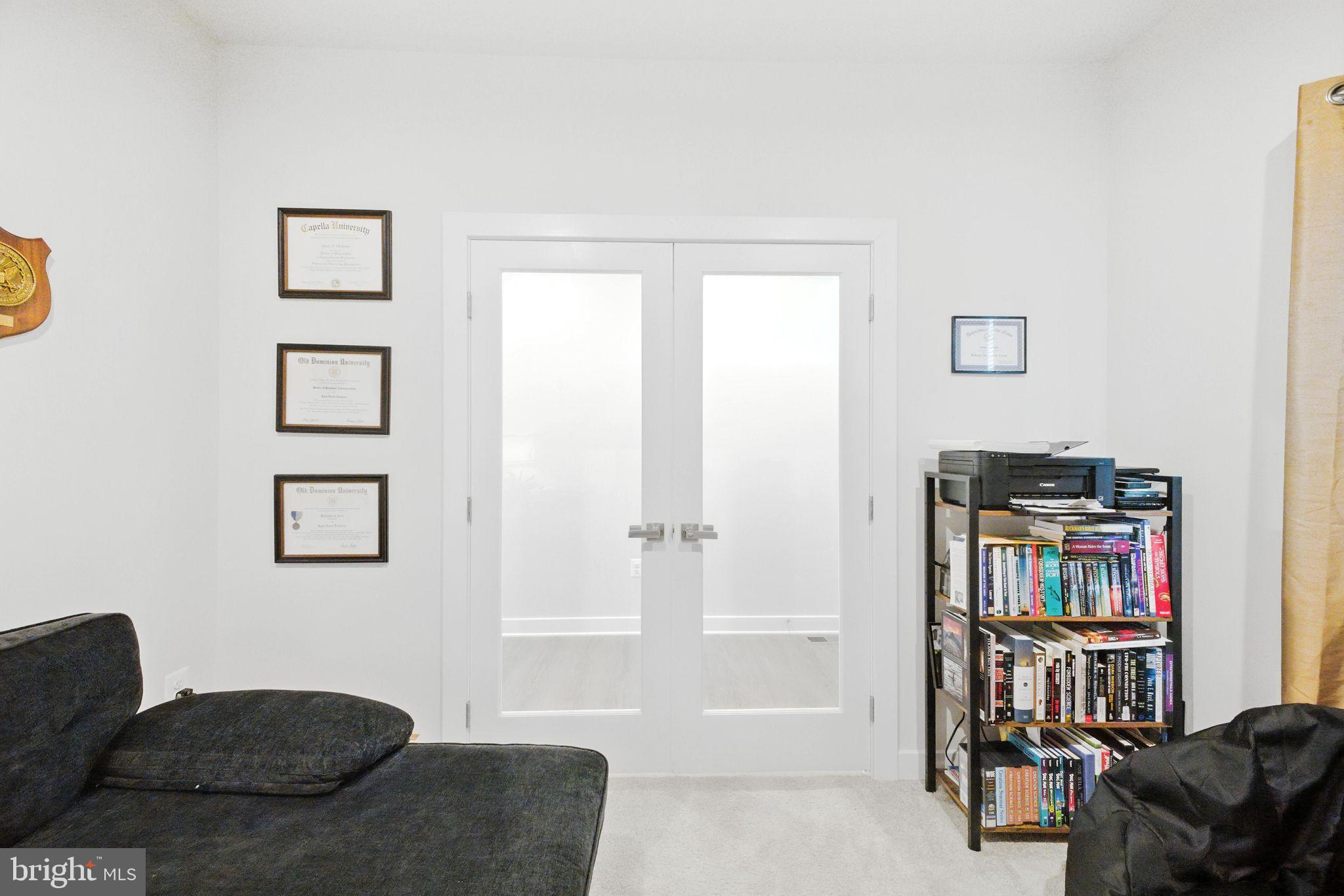 SOUTH LAKE - Residential