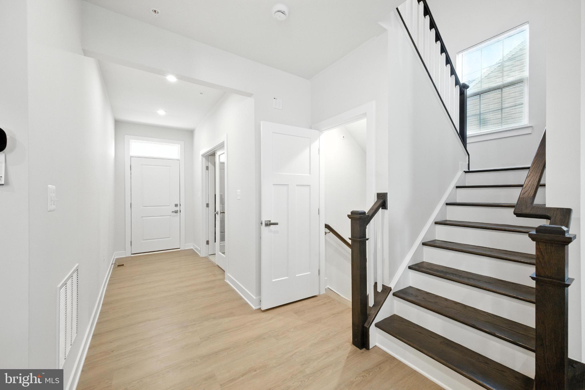 SOUTH LAKE - Residential