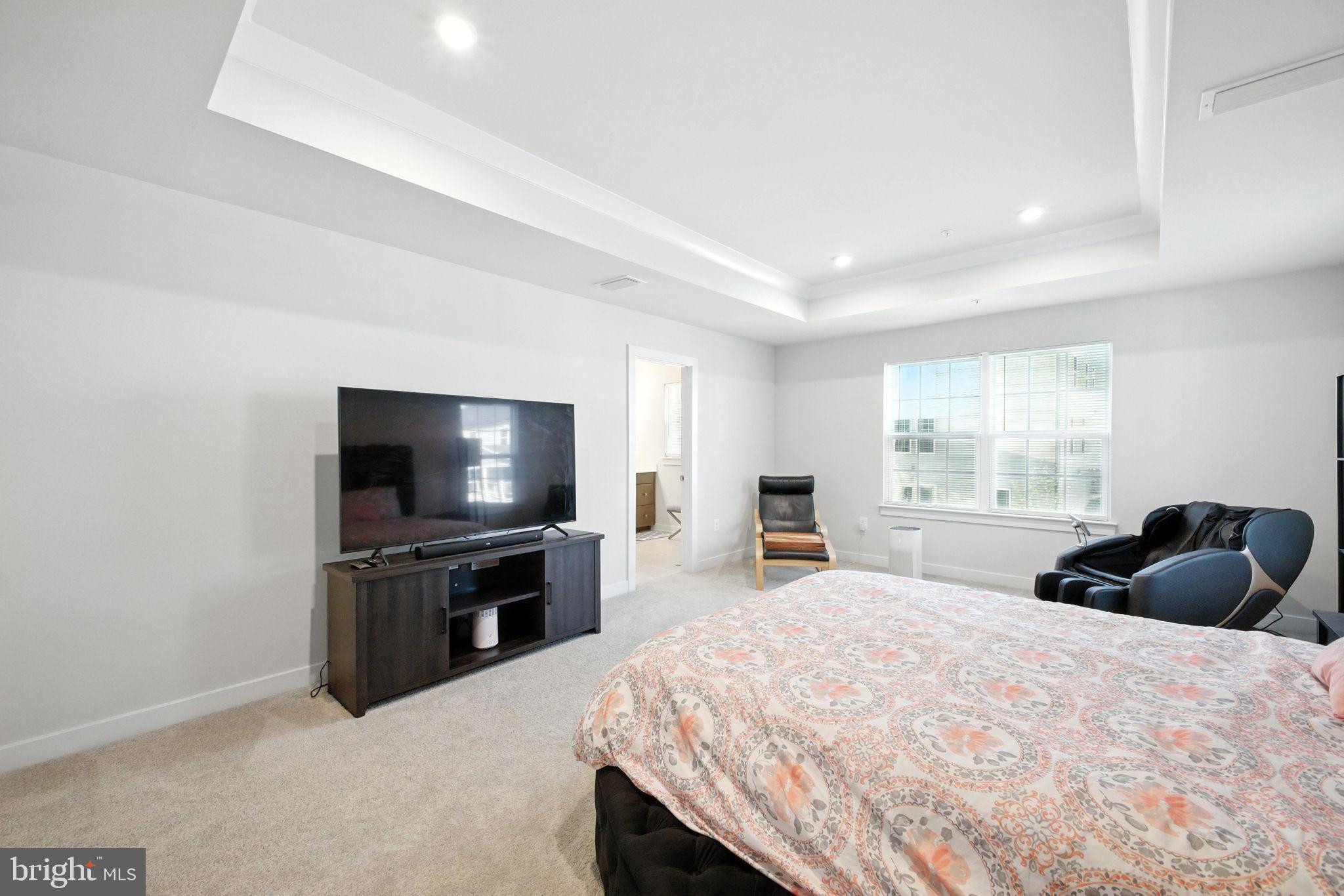 SOUTH LAKE - Residential