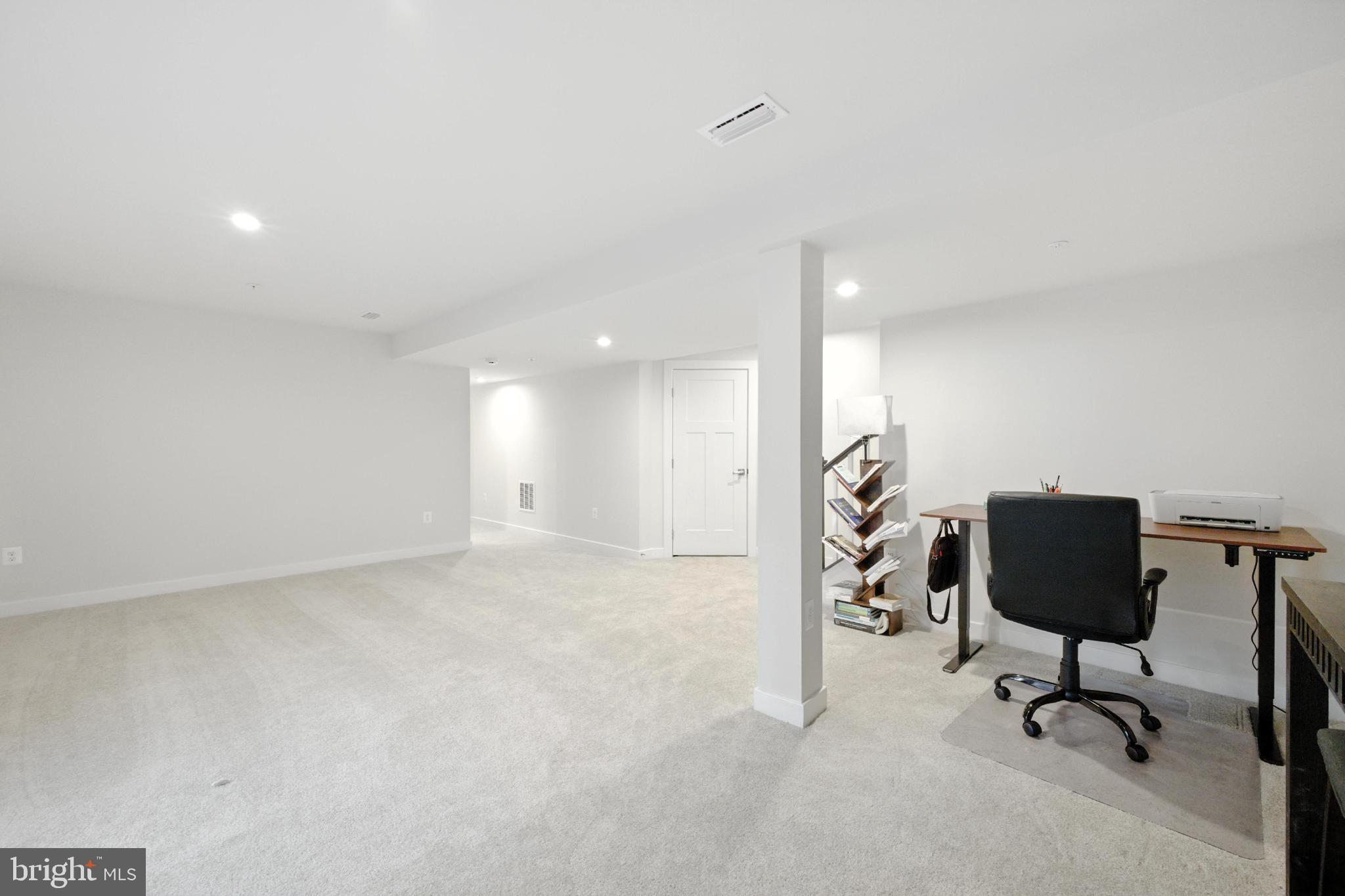 SOUTH LAKE - Residential