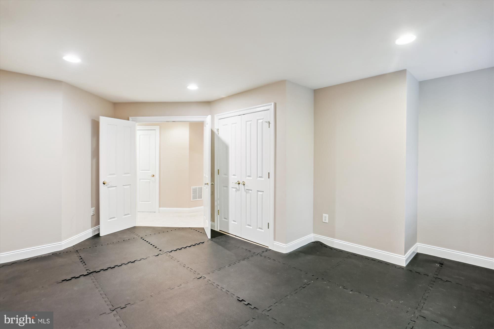 OAKS AT NORTH BETHESDA - Residential