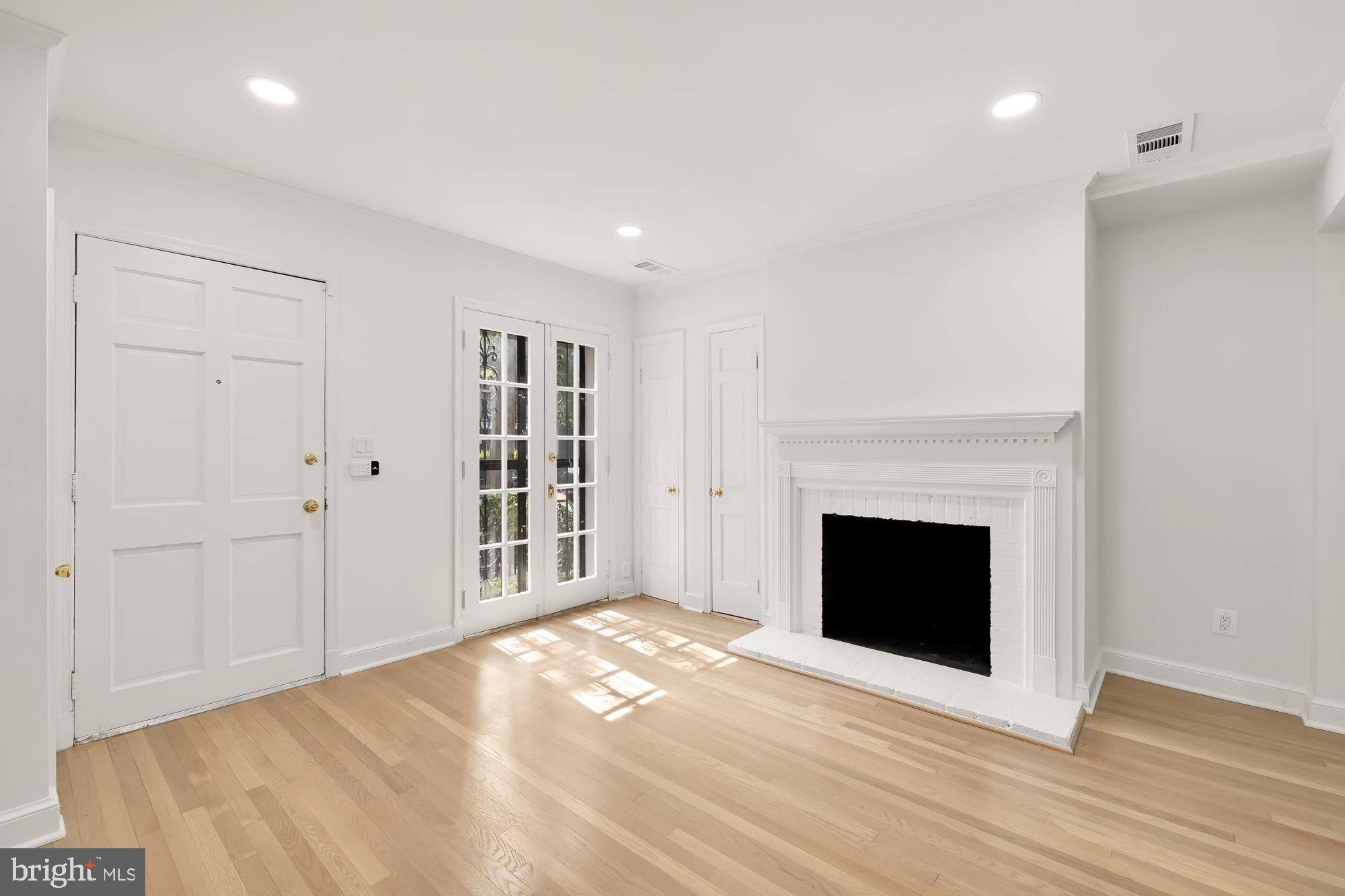 541 4TH STREET SE