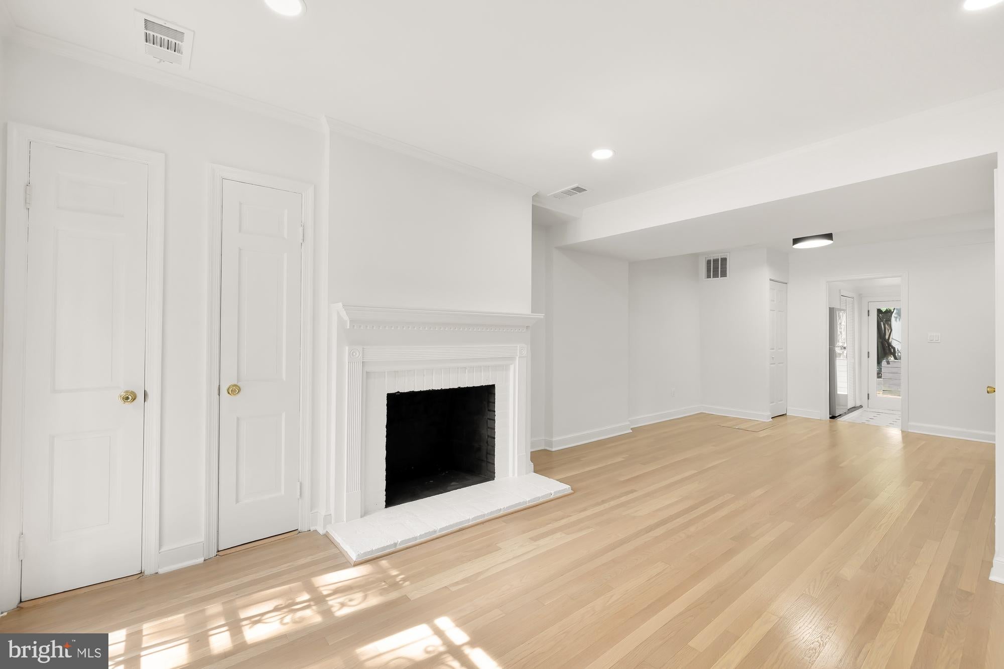 541 4TH STREET SE