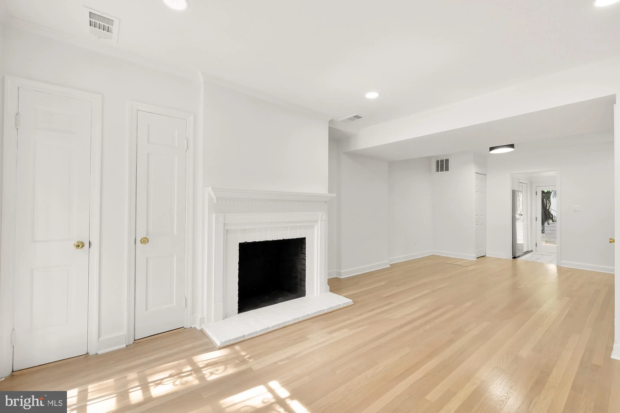 541 4th Street SE, Washington, DC 20003 photo 2