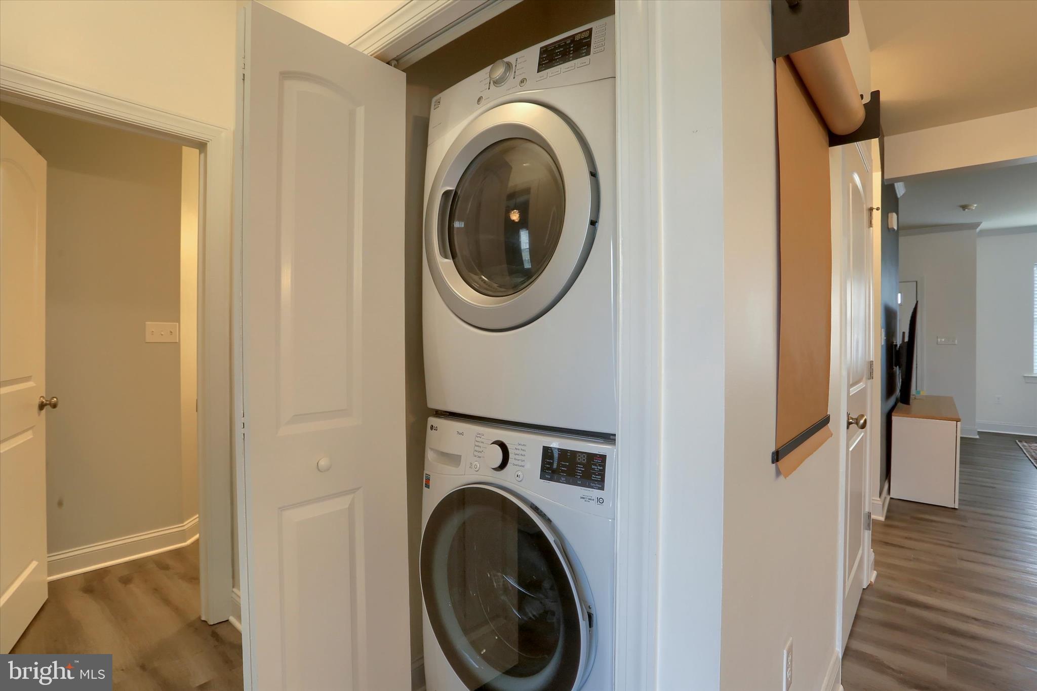 KINGS COURT AT BROWNSTONE - Residential